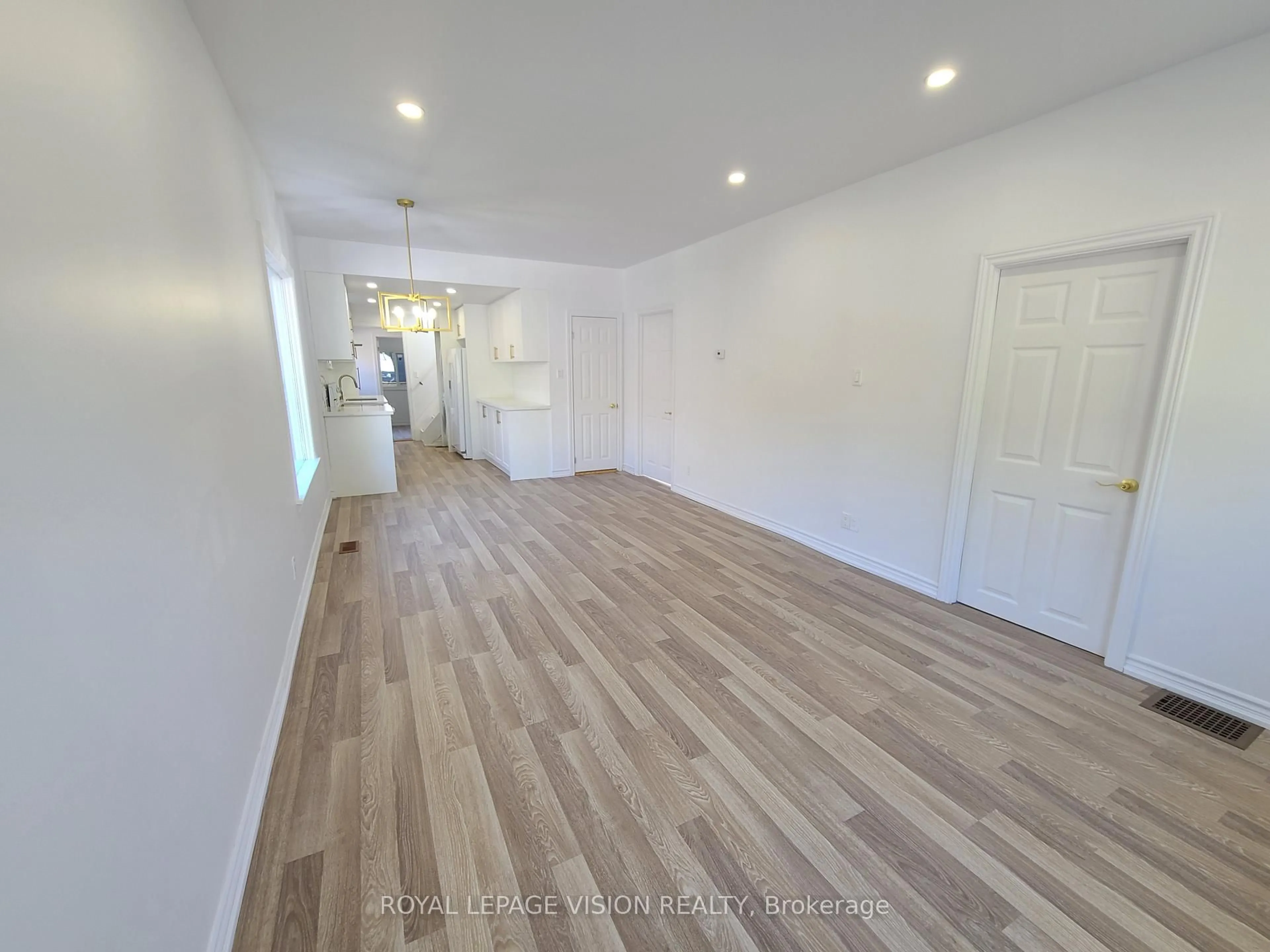 A pic of a room for 157 College Ave, Oshawa Ontario L1J 1R3