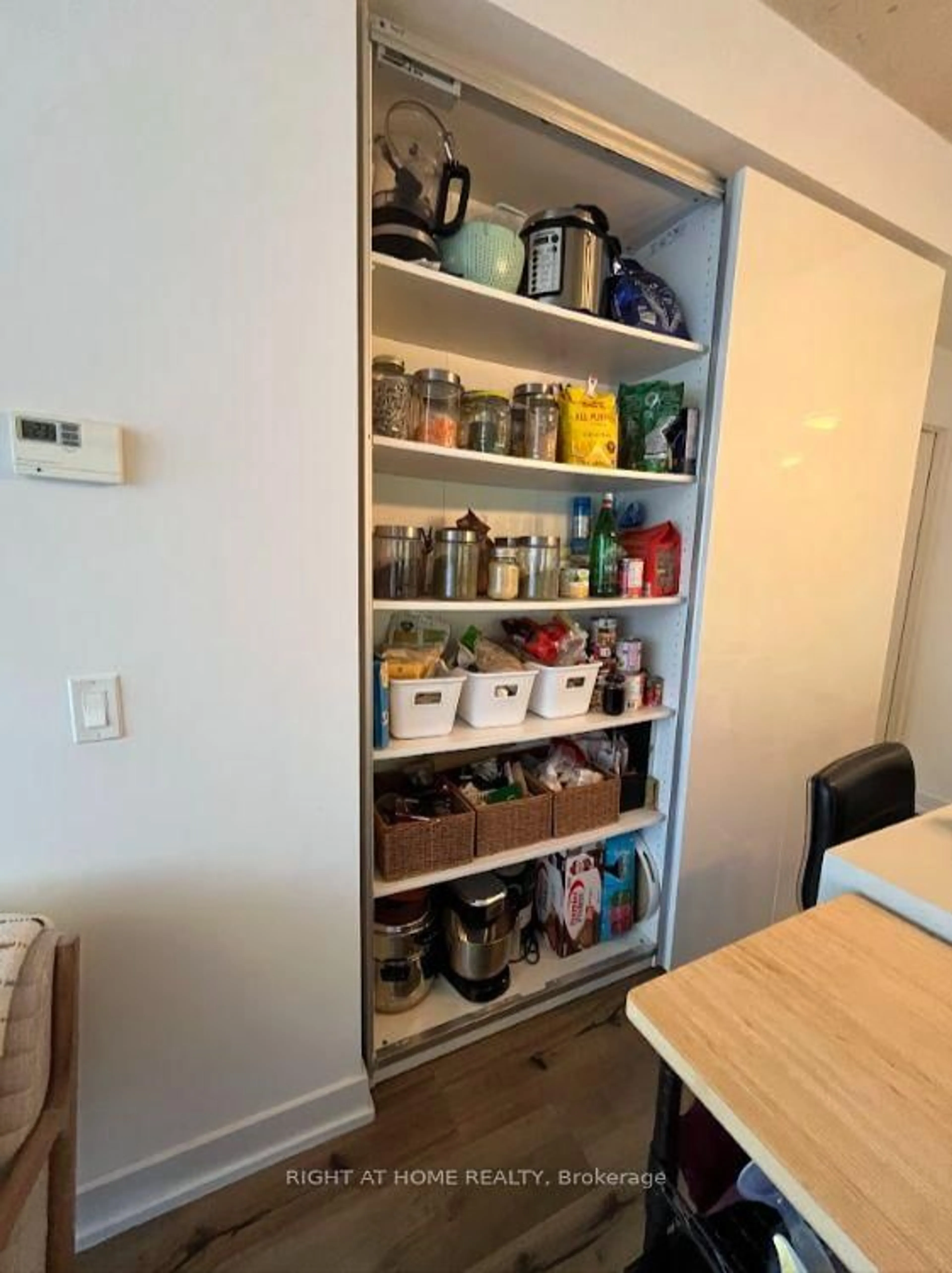 A pic of a room for 665 Kingston Rd #508, Toronto Ontario M4E 1R6