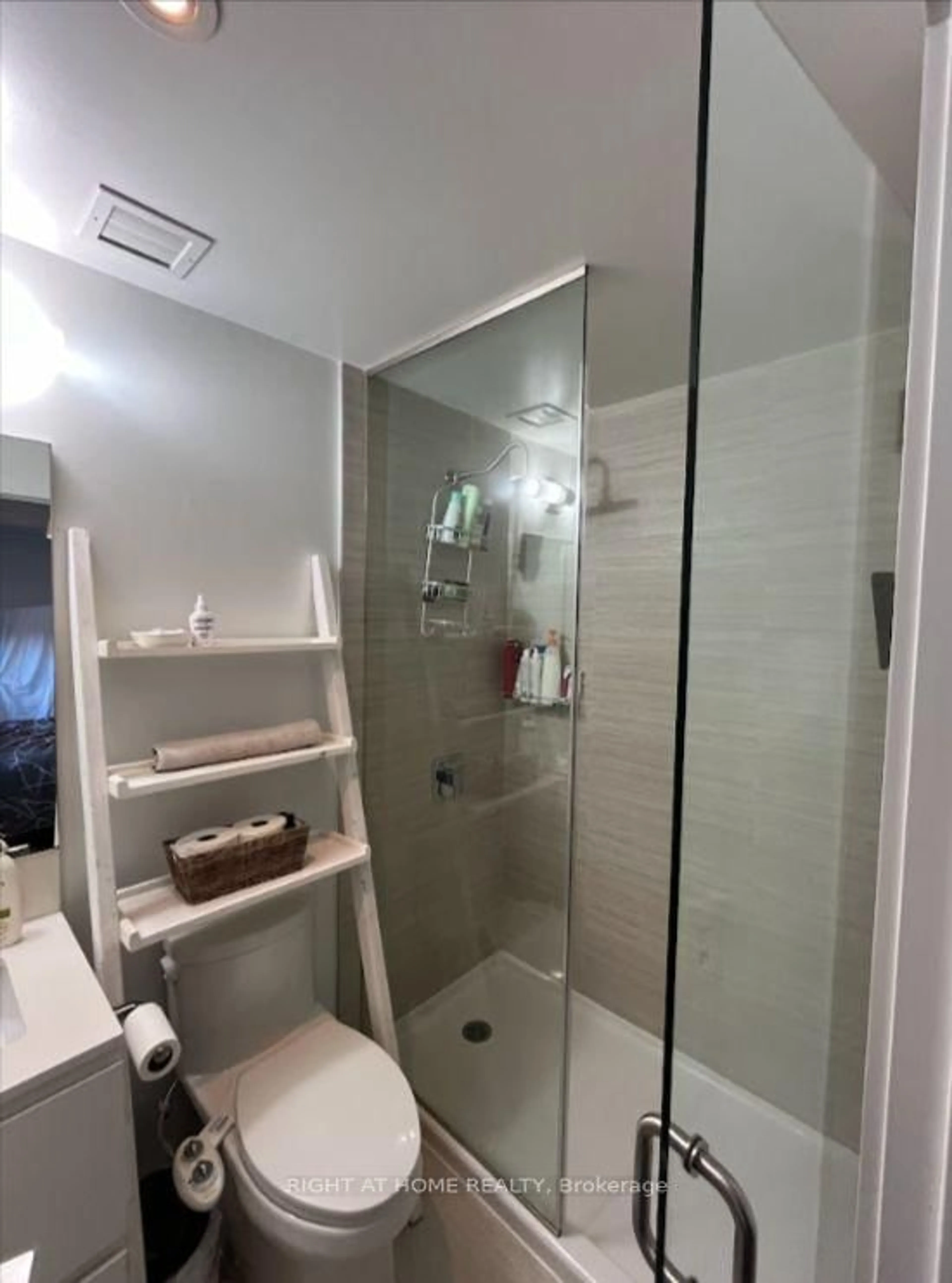 Contemporary bathroom, ceramic/tile floor for 665 Kingston Rd #508, Toronto Ontario M4E 1R6