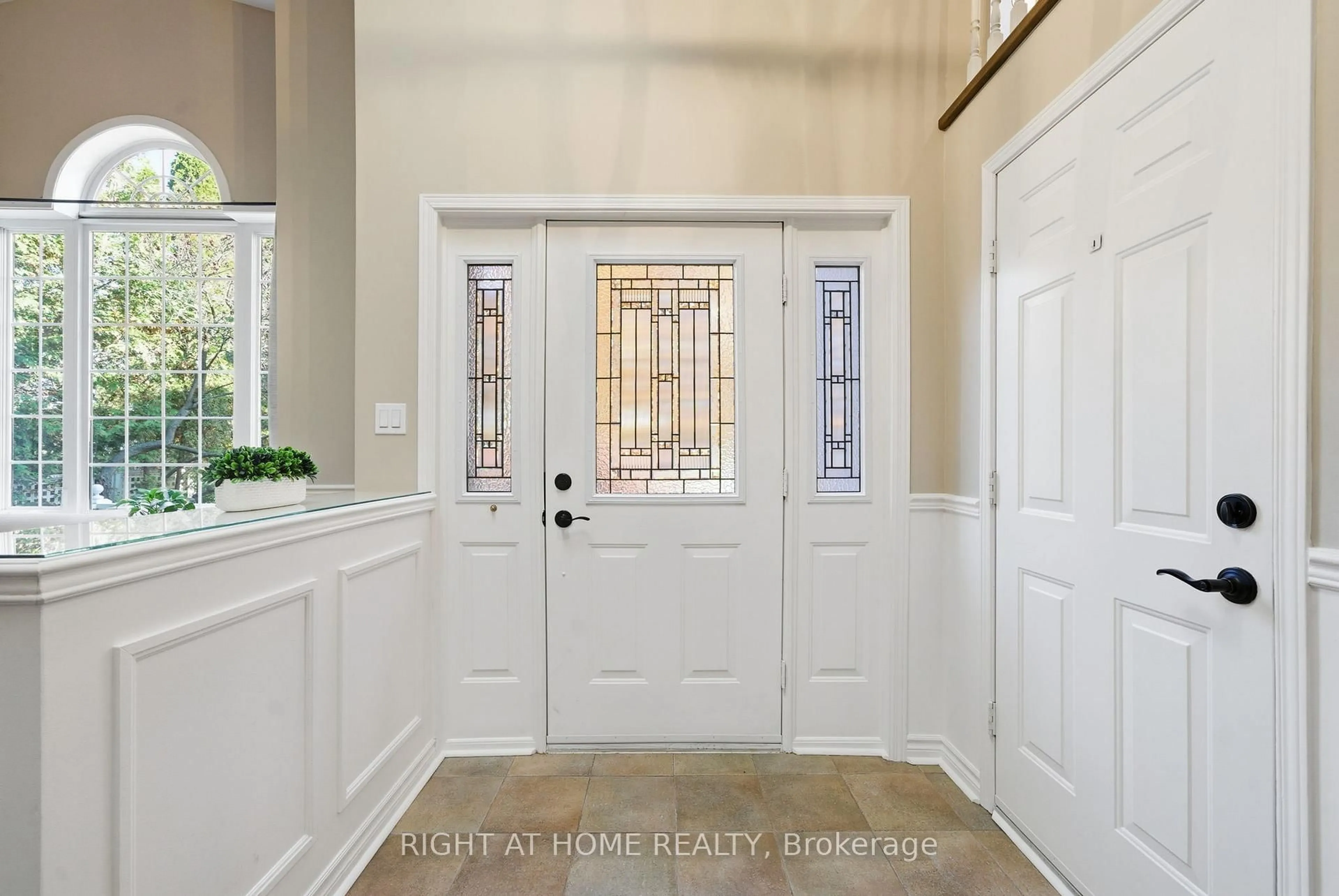 Indoor entryway for 628 Marksbury Rd, Pickering Ontario L1W 2S8