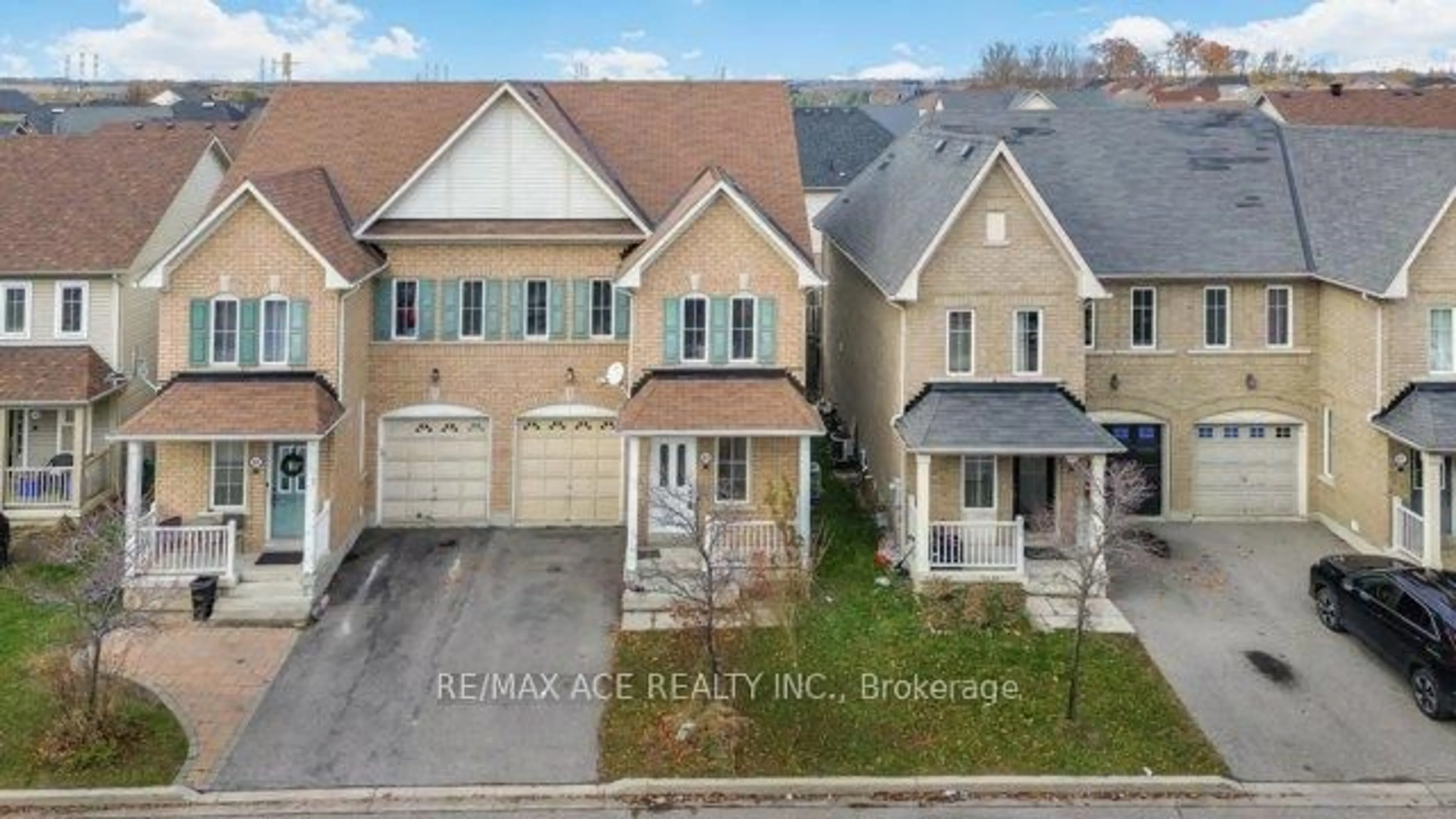 A pic from outside/outdoor area/front of a property/back of a property/a pic from drone, street for 63 Westray Cres, Ajax Ontario L1Z 0B3