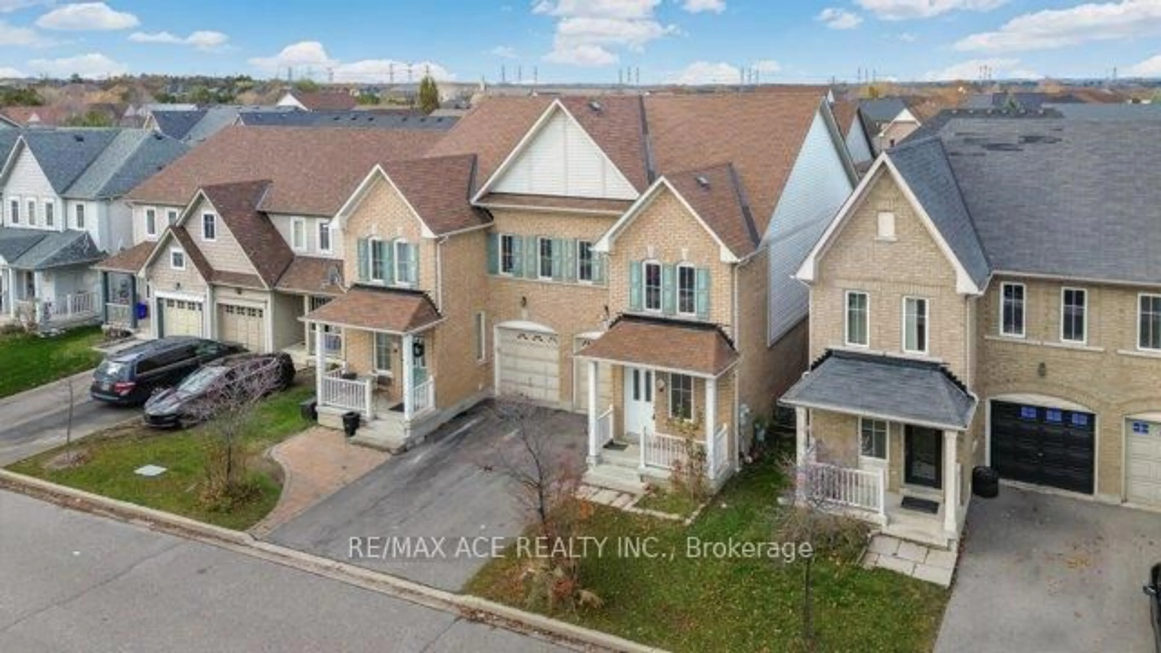 A pic from outside/outdoor area/front of a property/back of a property/a pic from drone, street for 63 Westray Cres, Ajax Ontario L1Z 0B3