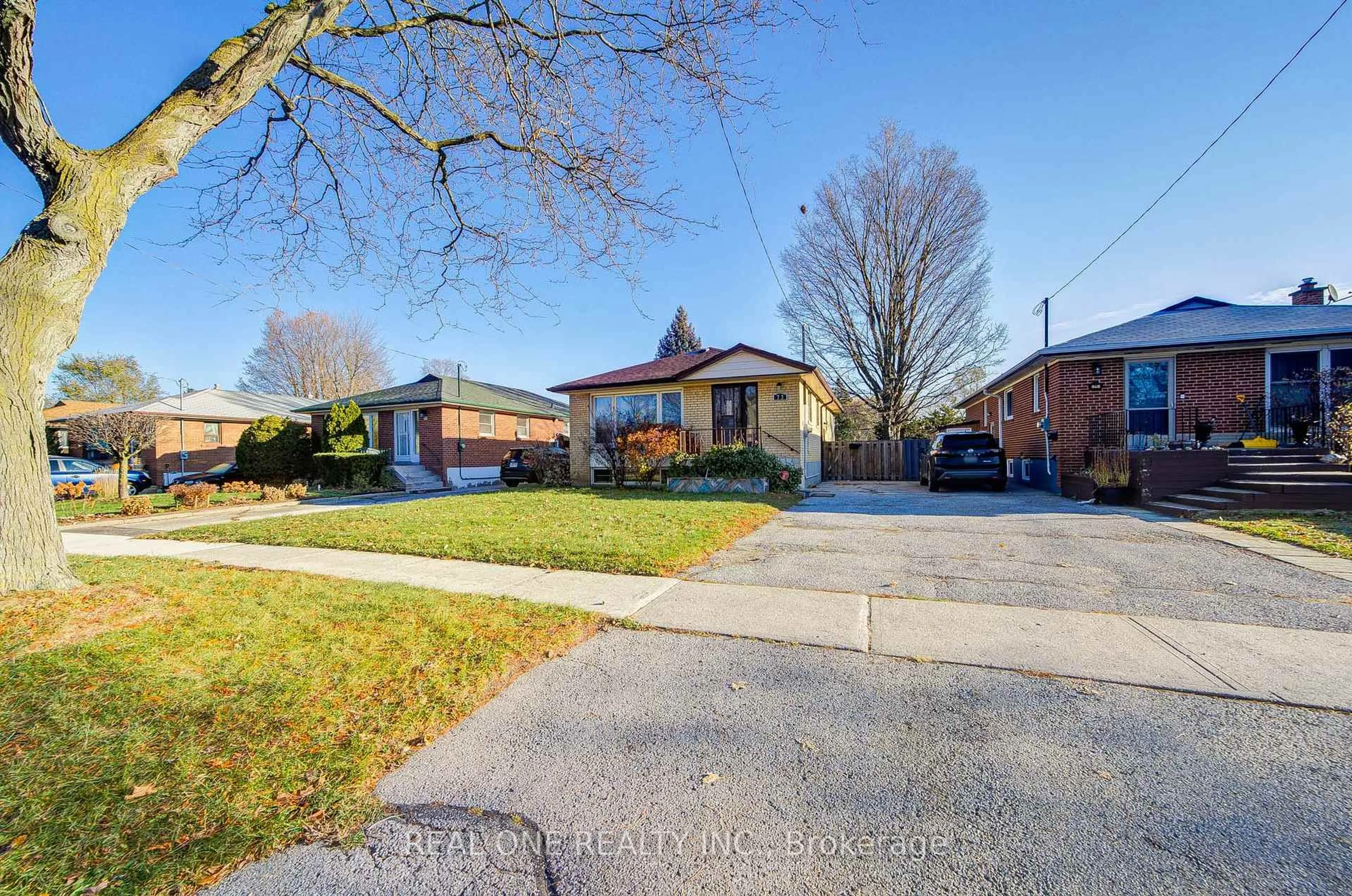 A pic from outside/outdoor area/front of a property/back of a property/a pic from drone, street for 73 Farmbrook Rd, Toronto Ontario M1J 2S6