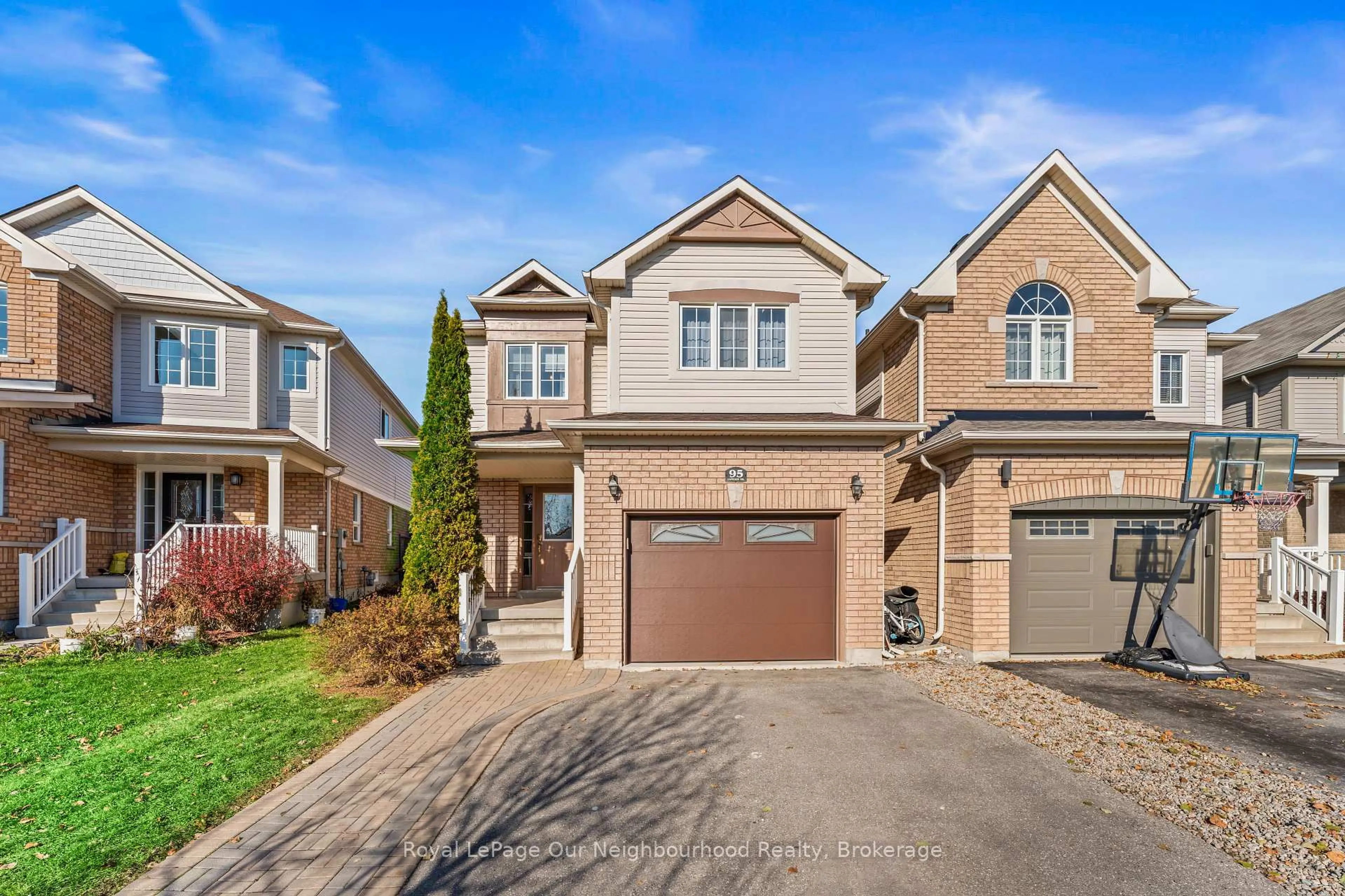 Home with brick exterior material, street for 95 Laprade Sq, Clarington Ontario L1C 3Y6