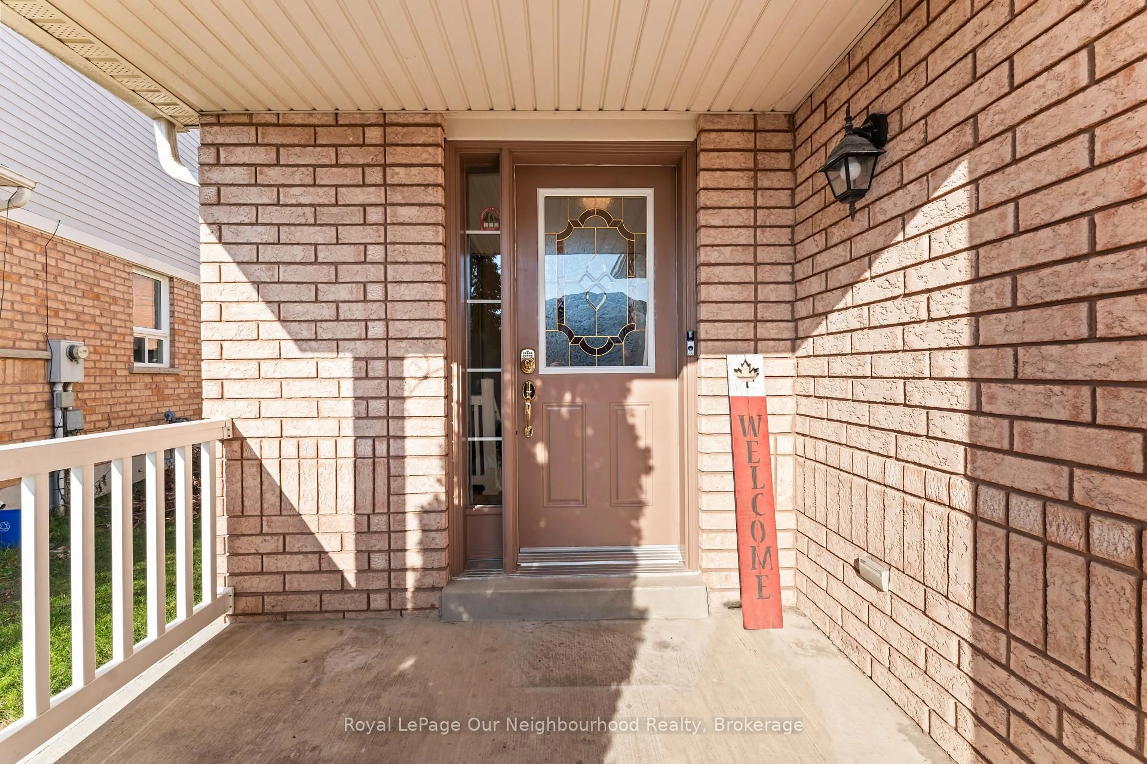 Indoor entryway for 95 Laprade Sq, Clarington Ontario L1C 3Y6