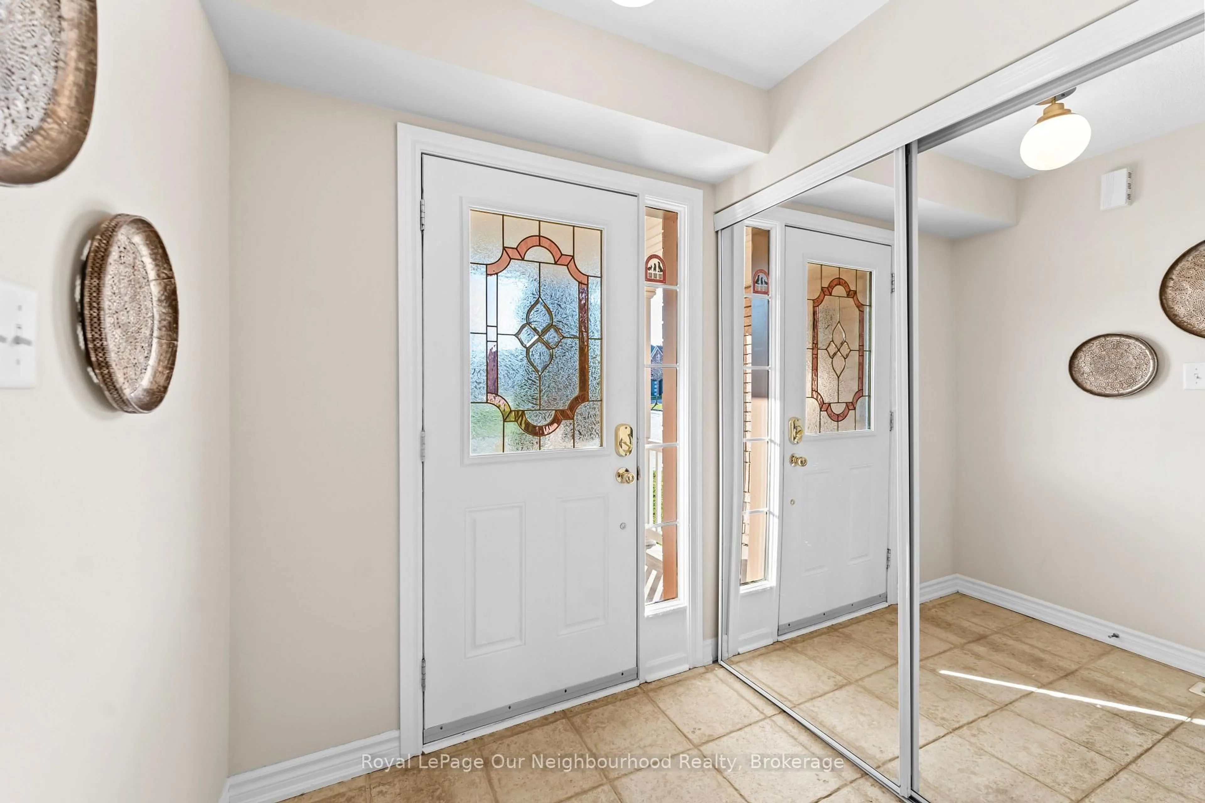 Indoor entryway for 95 Laprade Sq, Clarington Ontario L1C 3Y6