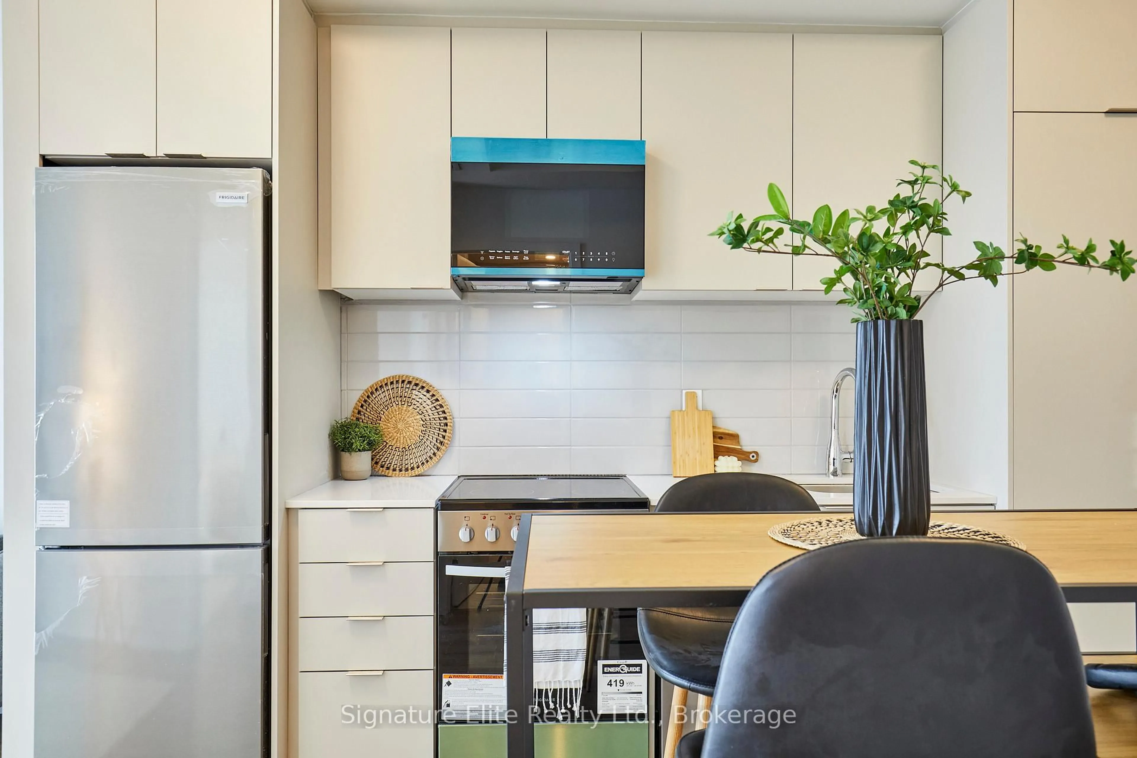 Standard kitchen, unknown for 4569 Kingston Rd #411, Toronto Ontario M1E 0C7