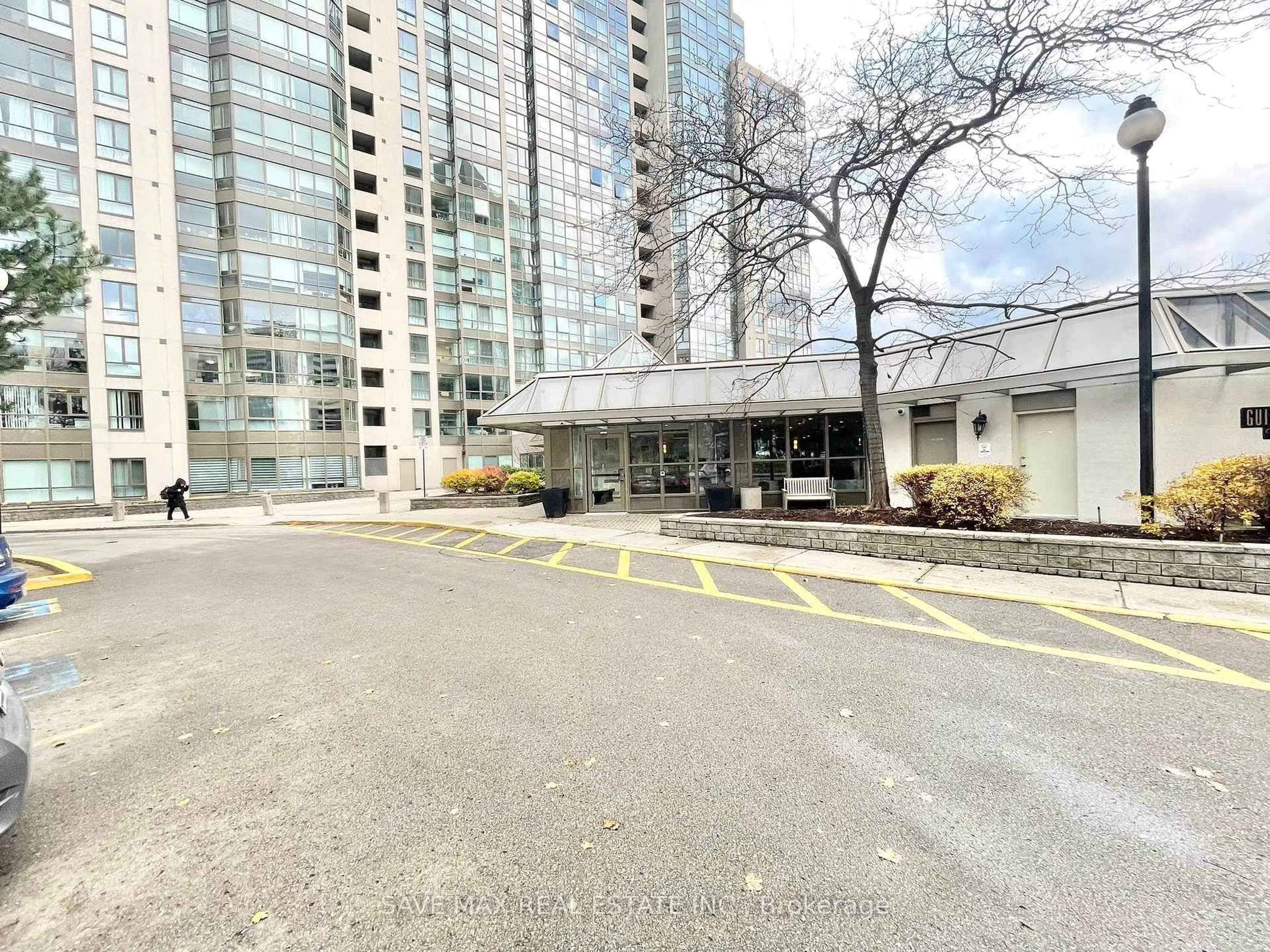 Indoor foyer for 3233 Eglinton Ave #1107, Toronto Ontario M1J 3N6