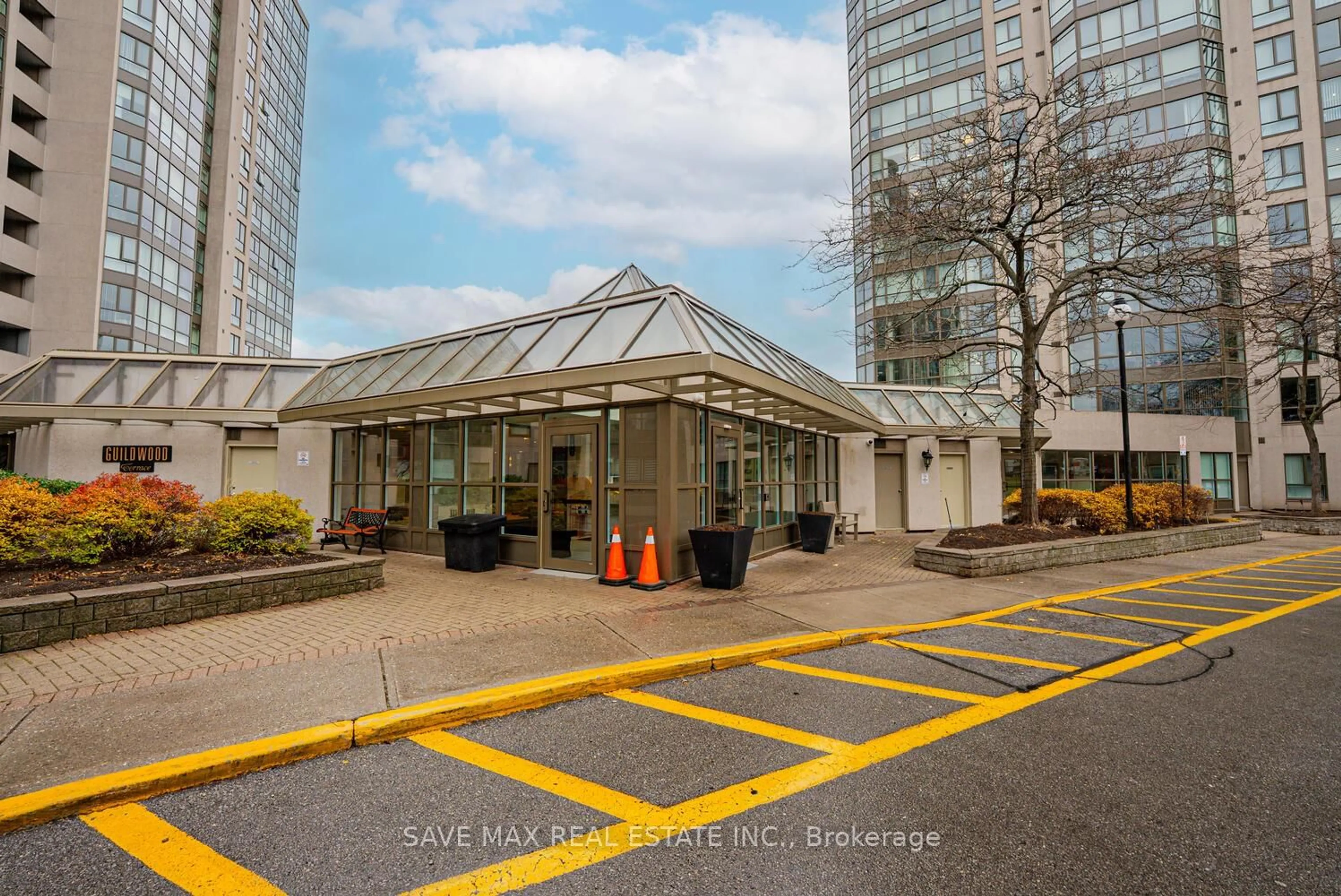 Indoor foyer for 3233 Eglinton Ave #1107, Toronto Ontario M1J 3N6