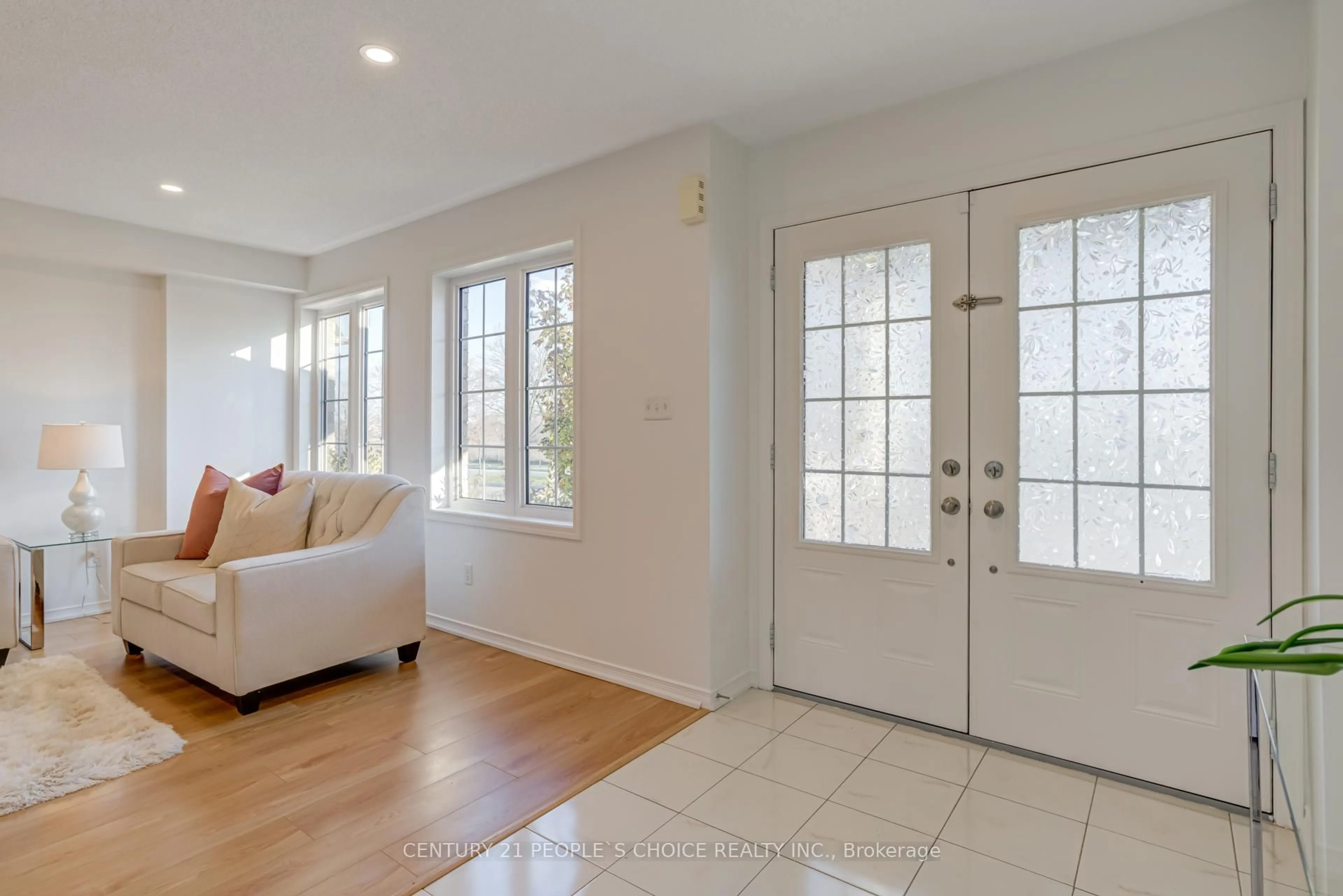 Indoor entryway for 166 Britannia Ave, Oshawa Ontario L1L 0G9