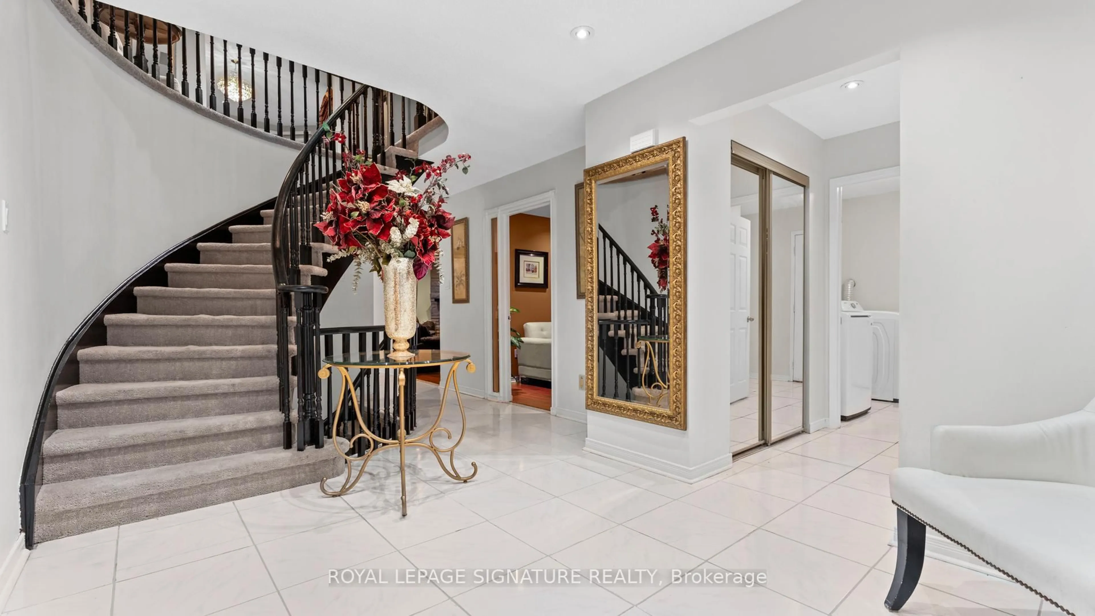 Indoor foyer for 583 Foxwood Tr, Pickering Ontario L1V 4R3