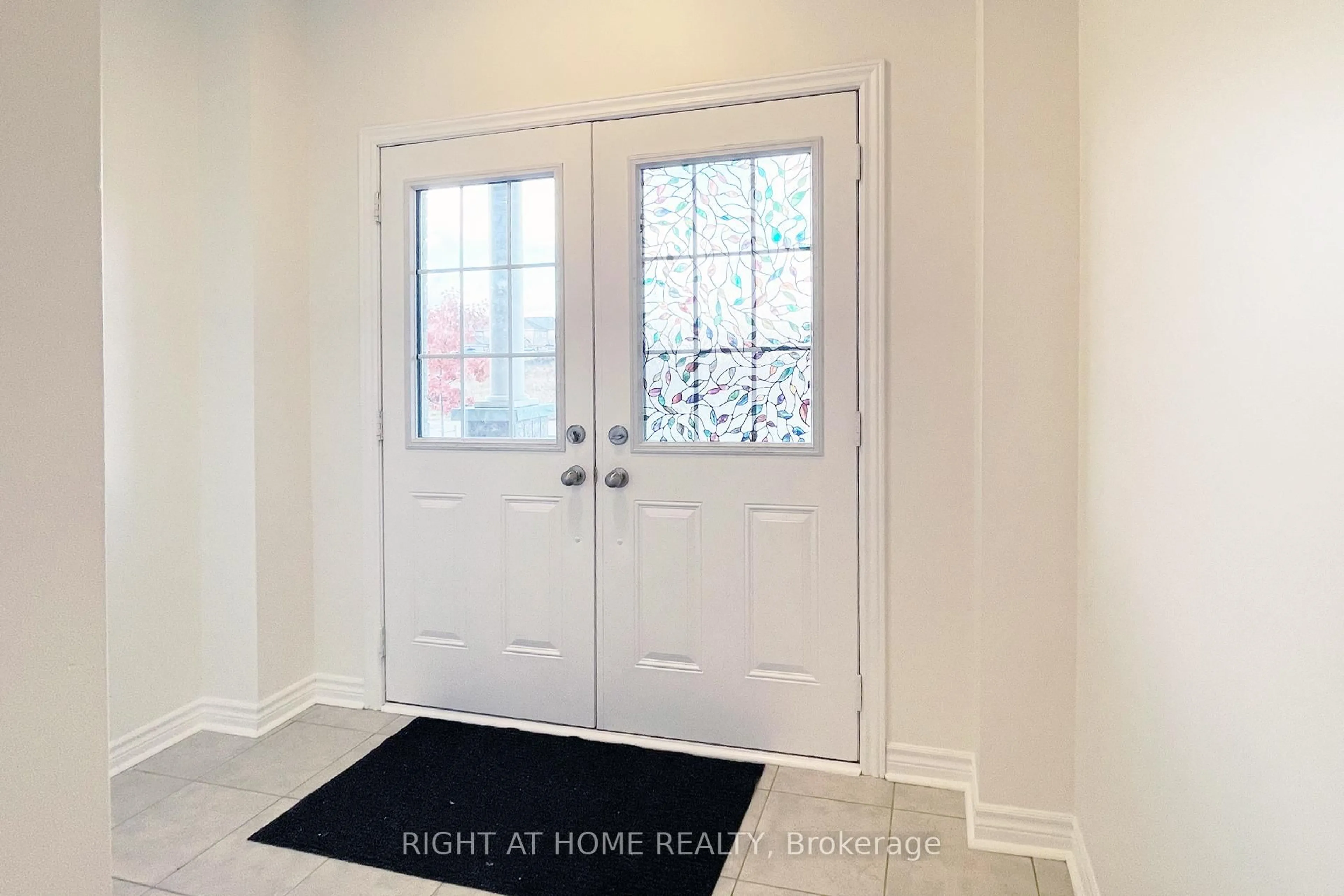 Indoor entryway for 973 Black Cherry Dr, Oshawa Ontario L1K 0P2