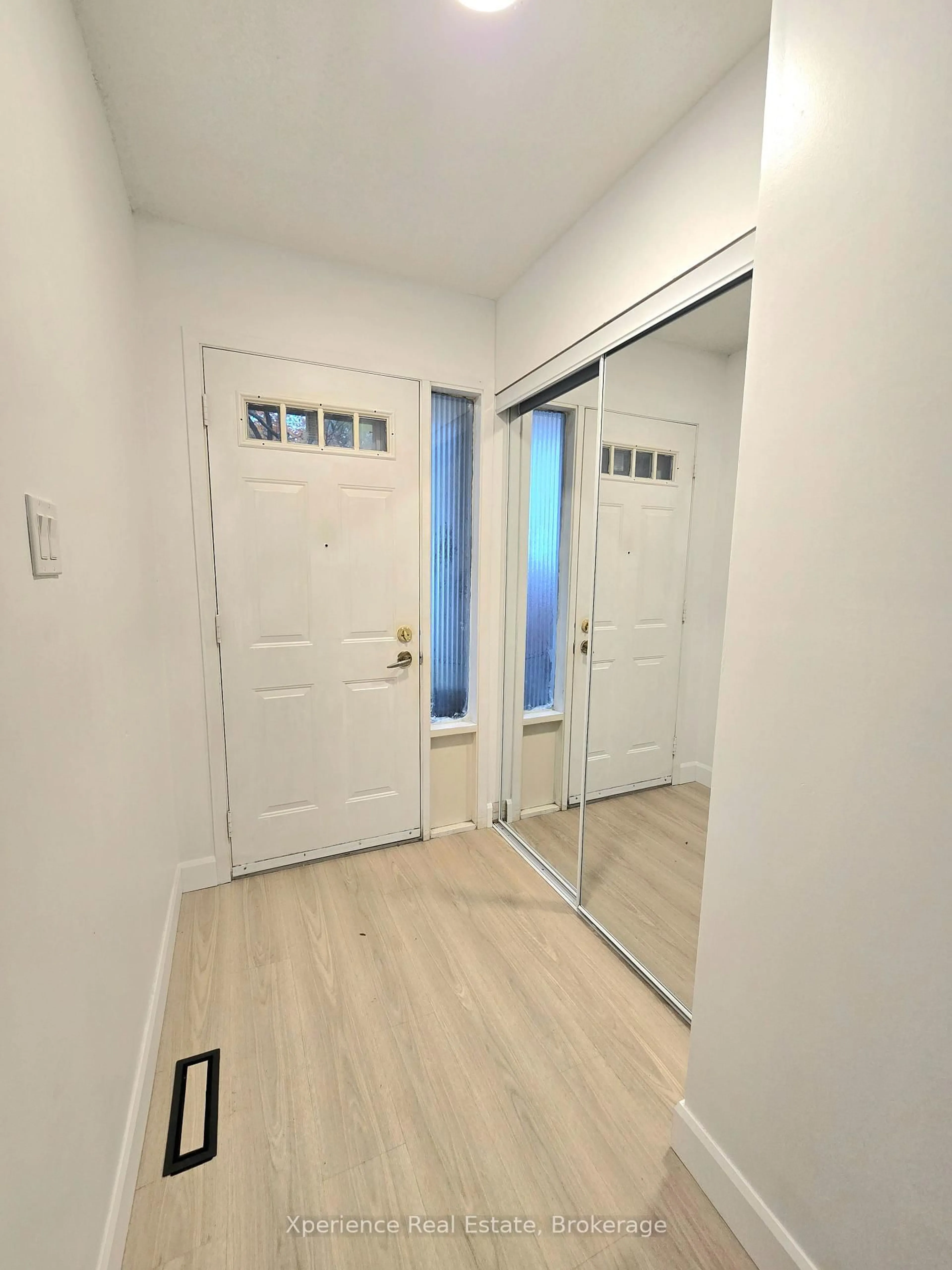 Indoor entryway for 3 Prosperity Pt Way, Toronto Ontario M1B 4G8