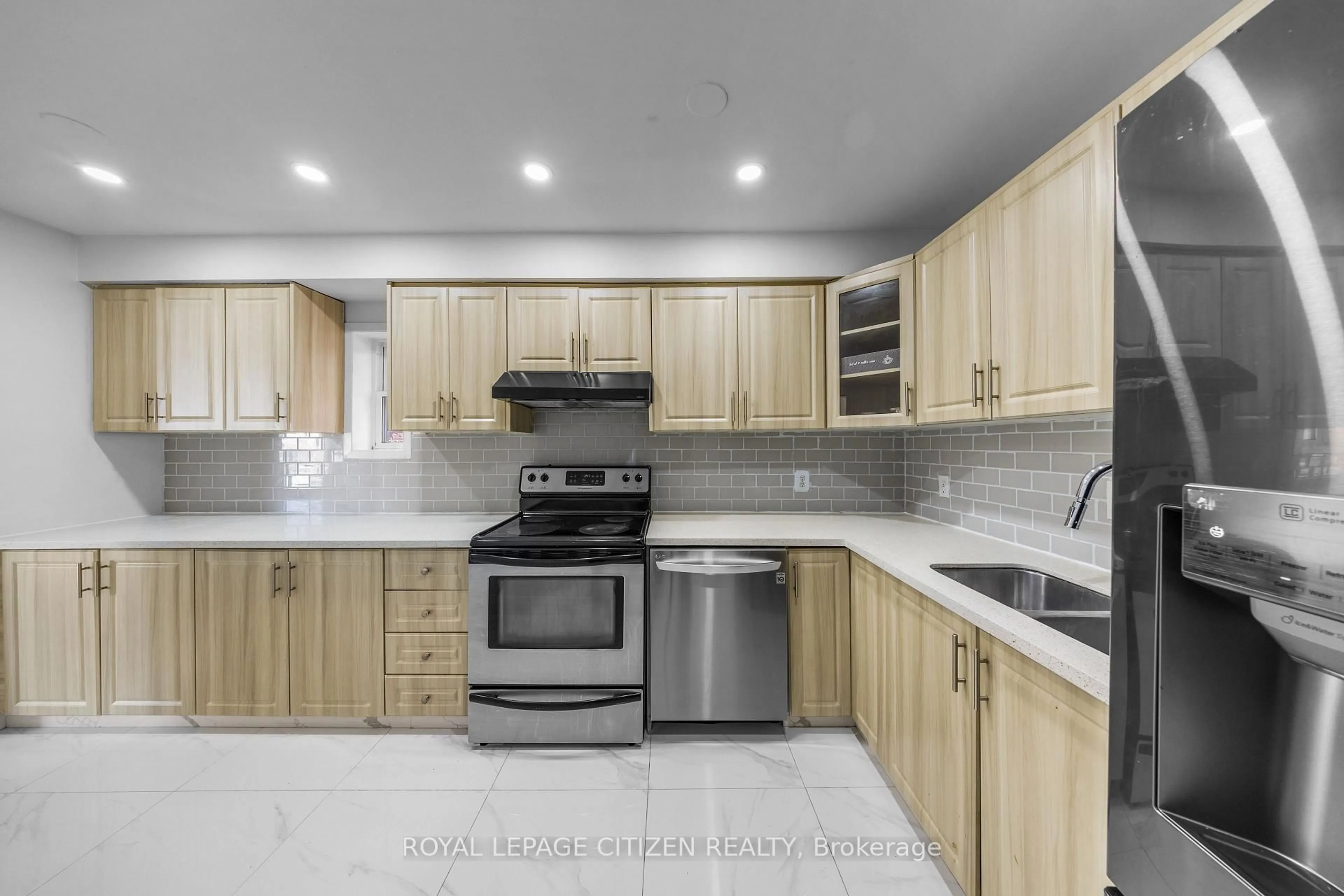 Standard kitchen, unknown for 116 Ducatel Cres, Ajax Ontario L1T 3B1
