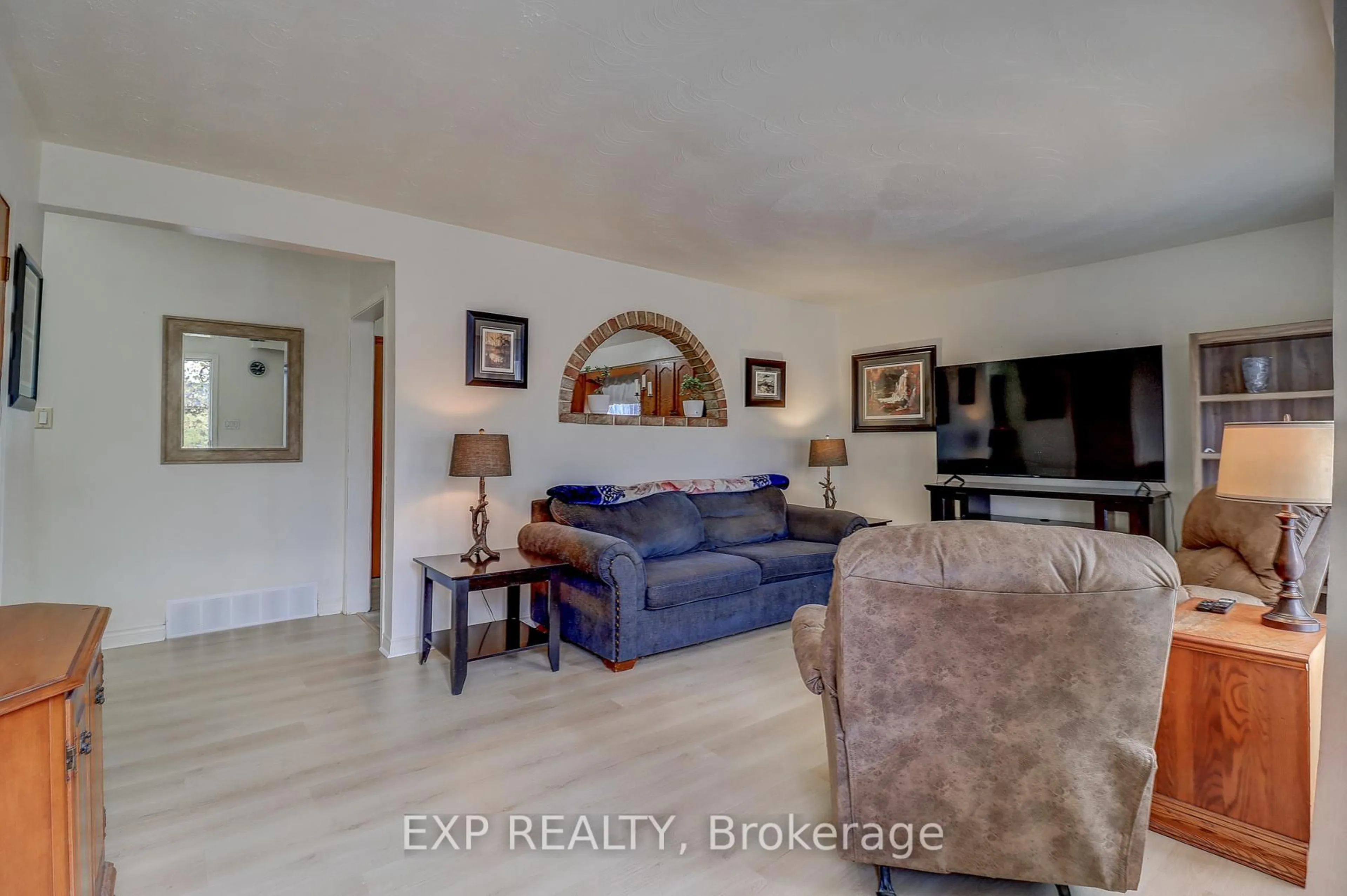 Living room with furniture, unknown for 297 Linden St, Oshawa Ontario L1H 6R3