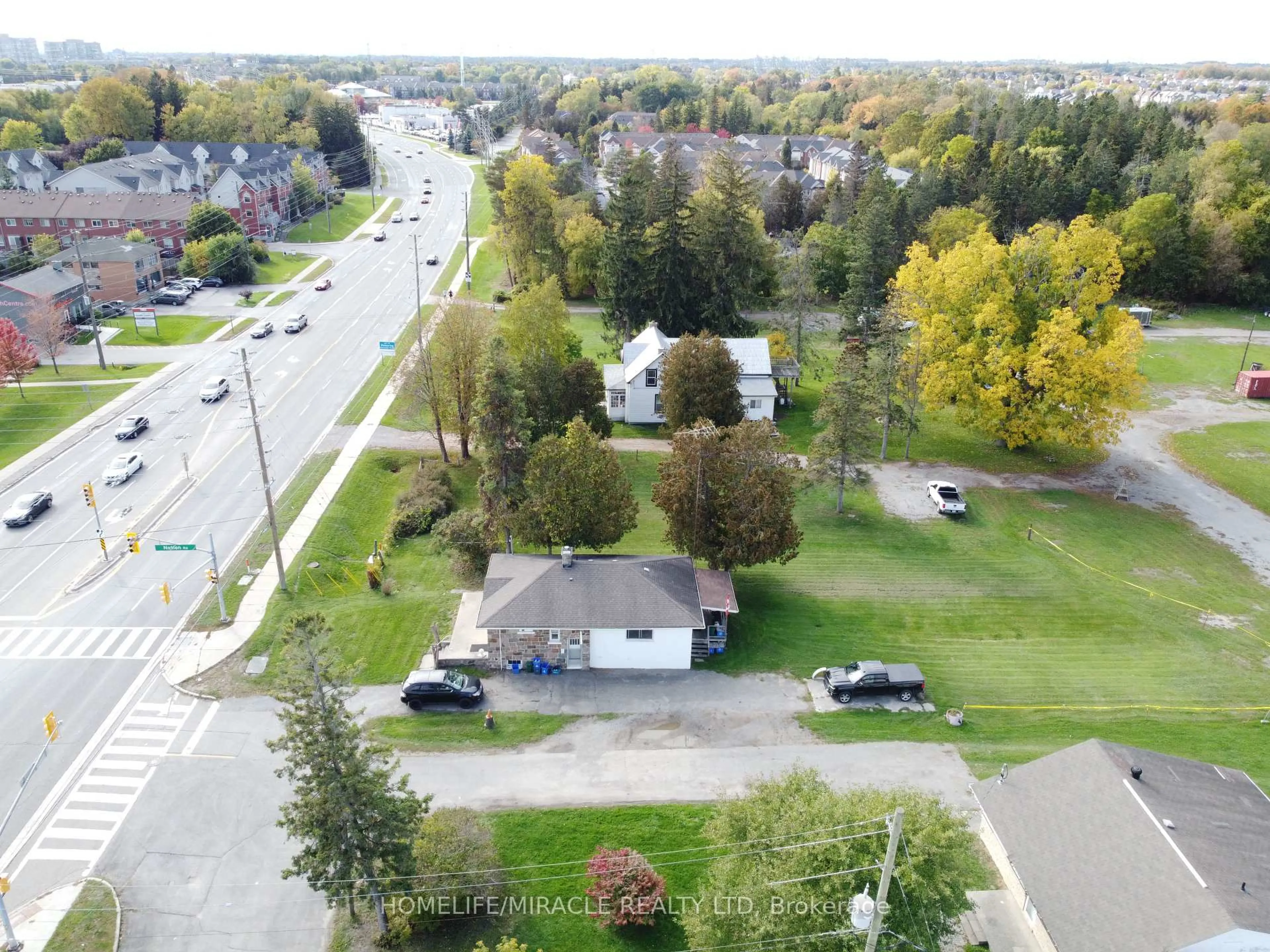 A pic from outside/outdoor area/front of a property/back of a property/a pic from drone, street for 1898 Kingston Rd, Pickering Ontario L1V 1C8