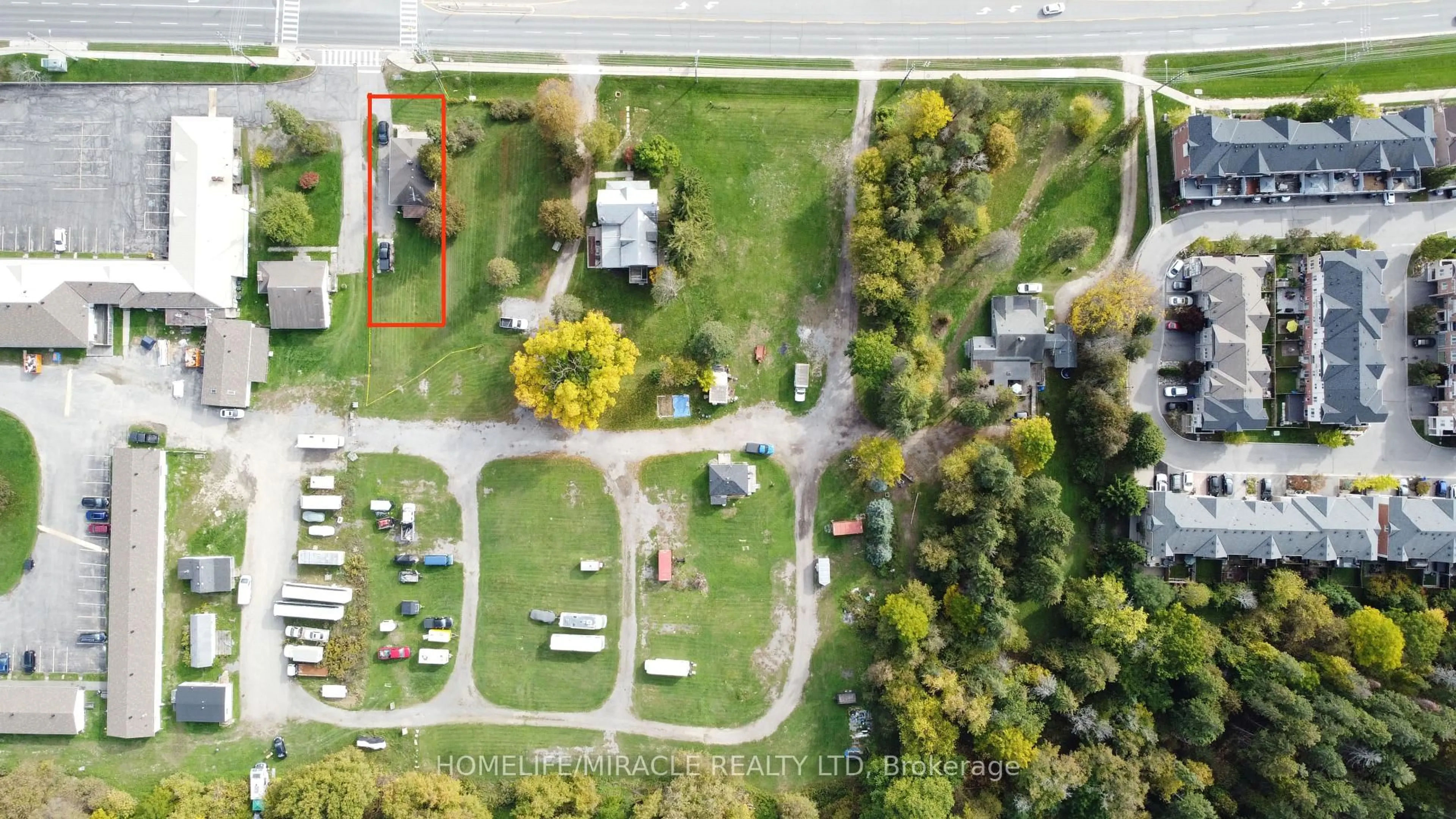 A pic from outside/outdoor area/front of a property/back of a property/a pic from drone, street for 1898 Kingston Rd, Pickering Ontario L1V 1C8