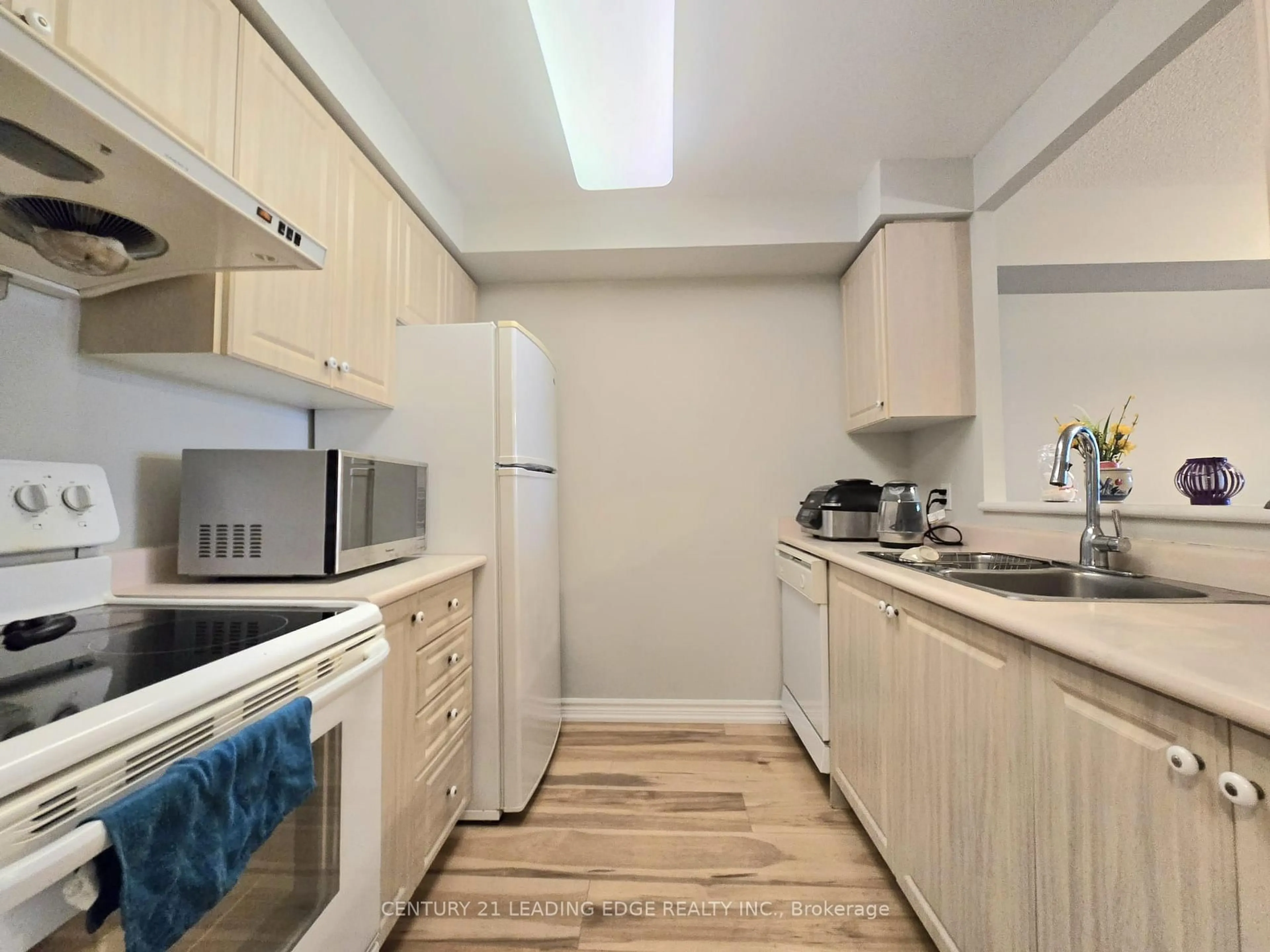 Standard kitchen, unknown for 5001 Finch Ave #610, Toronto Ontario M1S 5J9