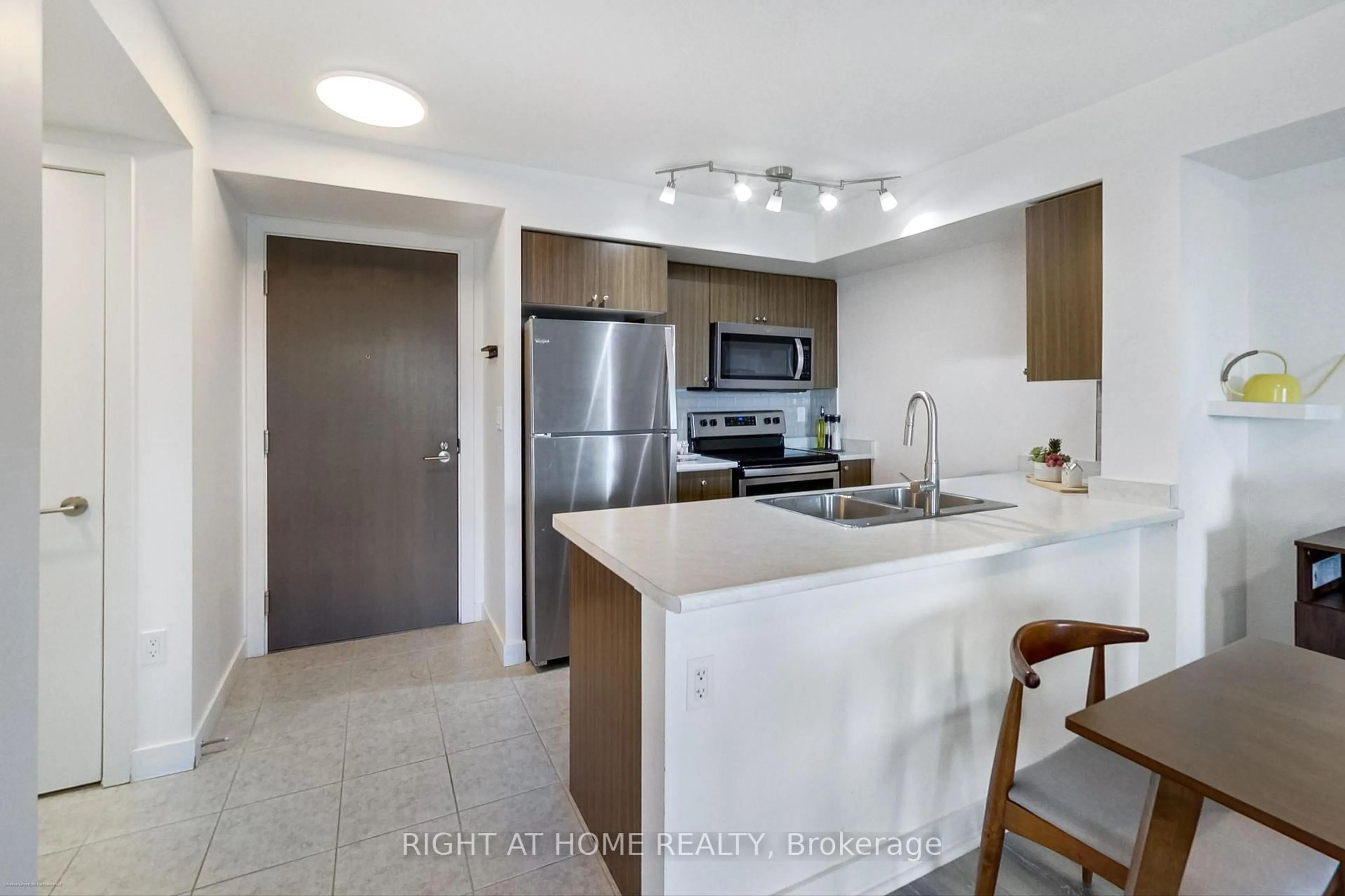 Standard kitchen, ceramic/tile floor for 1346 Danforth Rd #706, Toronto Ontario M1J 0A9