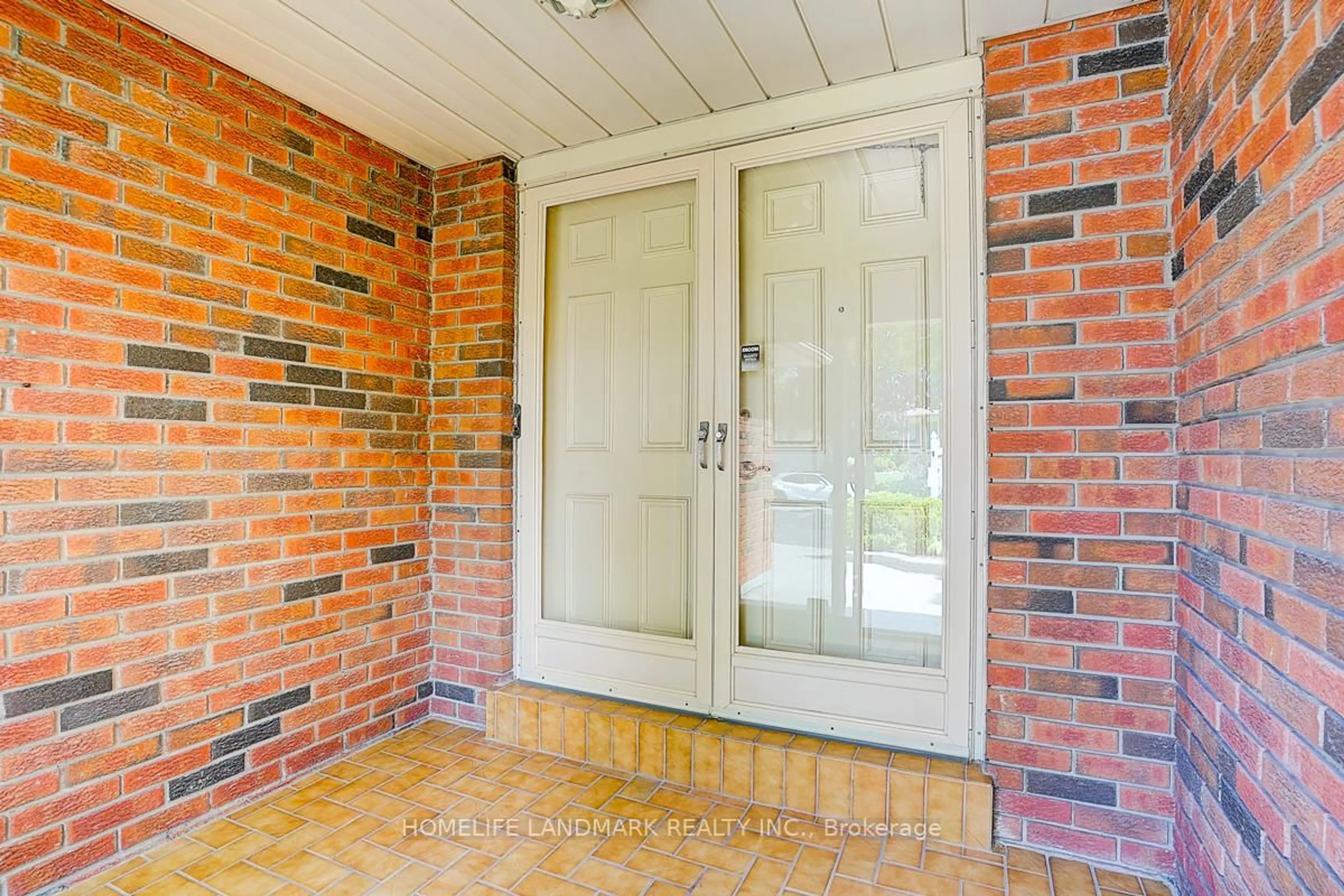Indoor entryway for 61 Ellenhall Sq, Toronto Ontario M1W 3B1