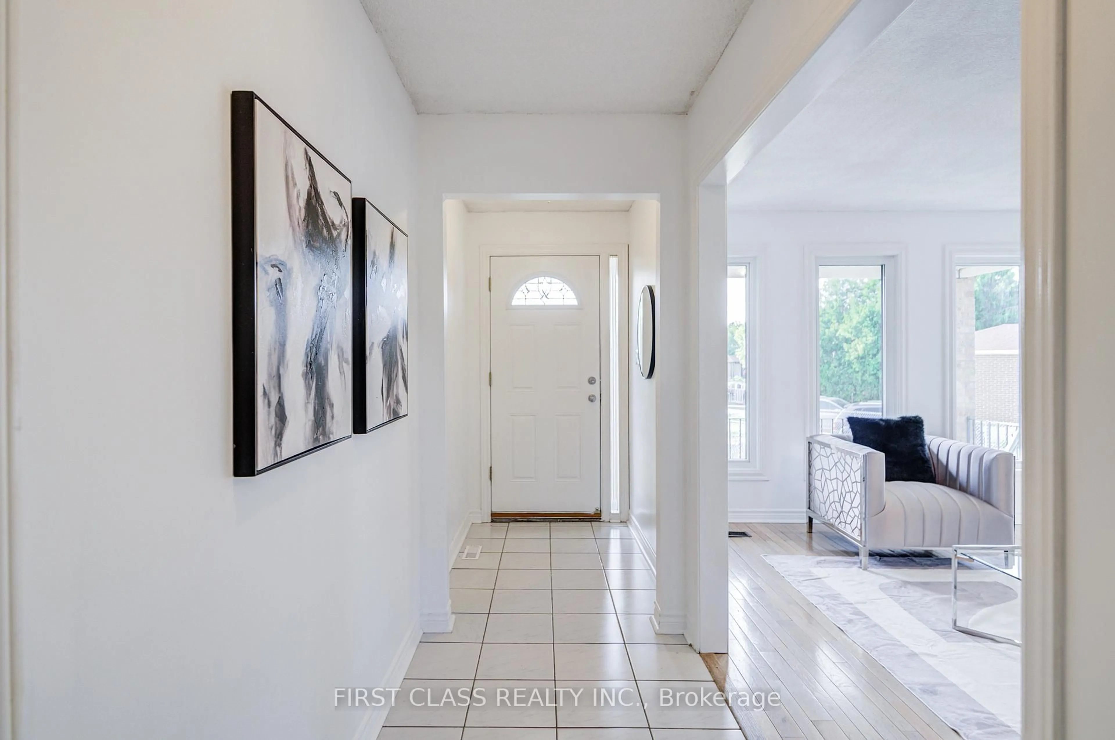 Indoor entryway for 53 Treetops Crt, Toronto Ontario M1V 2B9