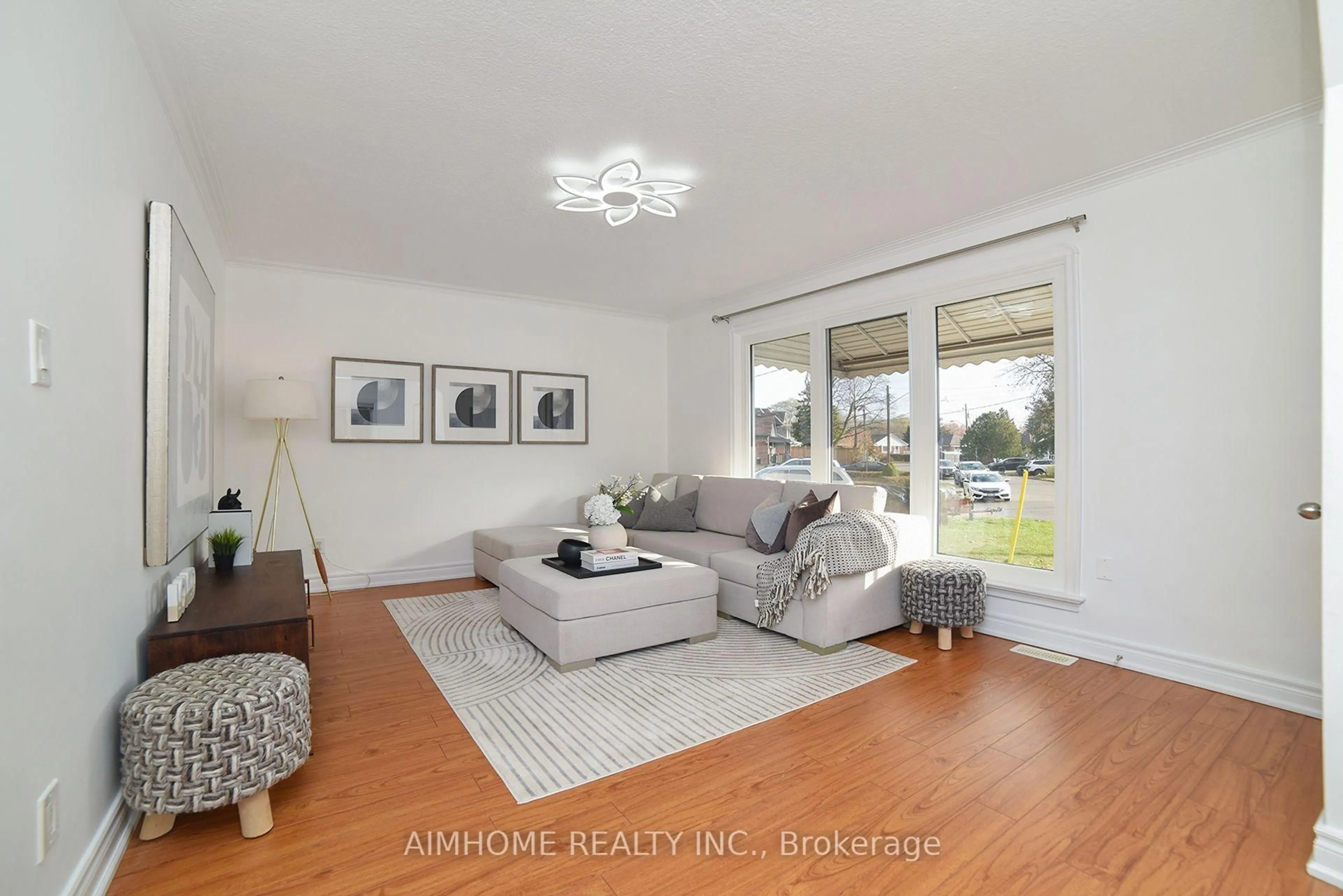 Living room with furniture, wood/laminate floor for 18 Ilfracombe Cres, Toronto Ontario M1R 3R8