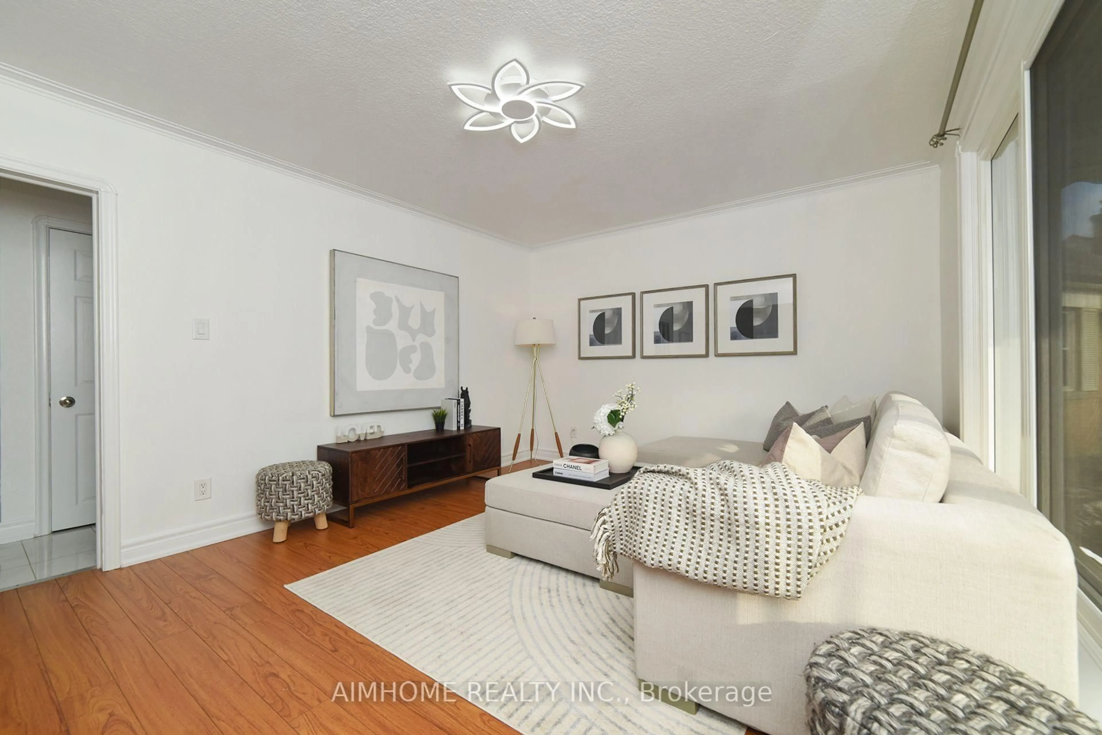 Living room with furniture, wood/laminate floor for 18 Ilfracombe Cres, Toronto Ontario M1R 3R8
