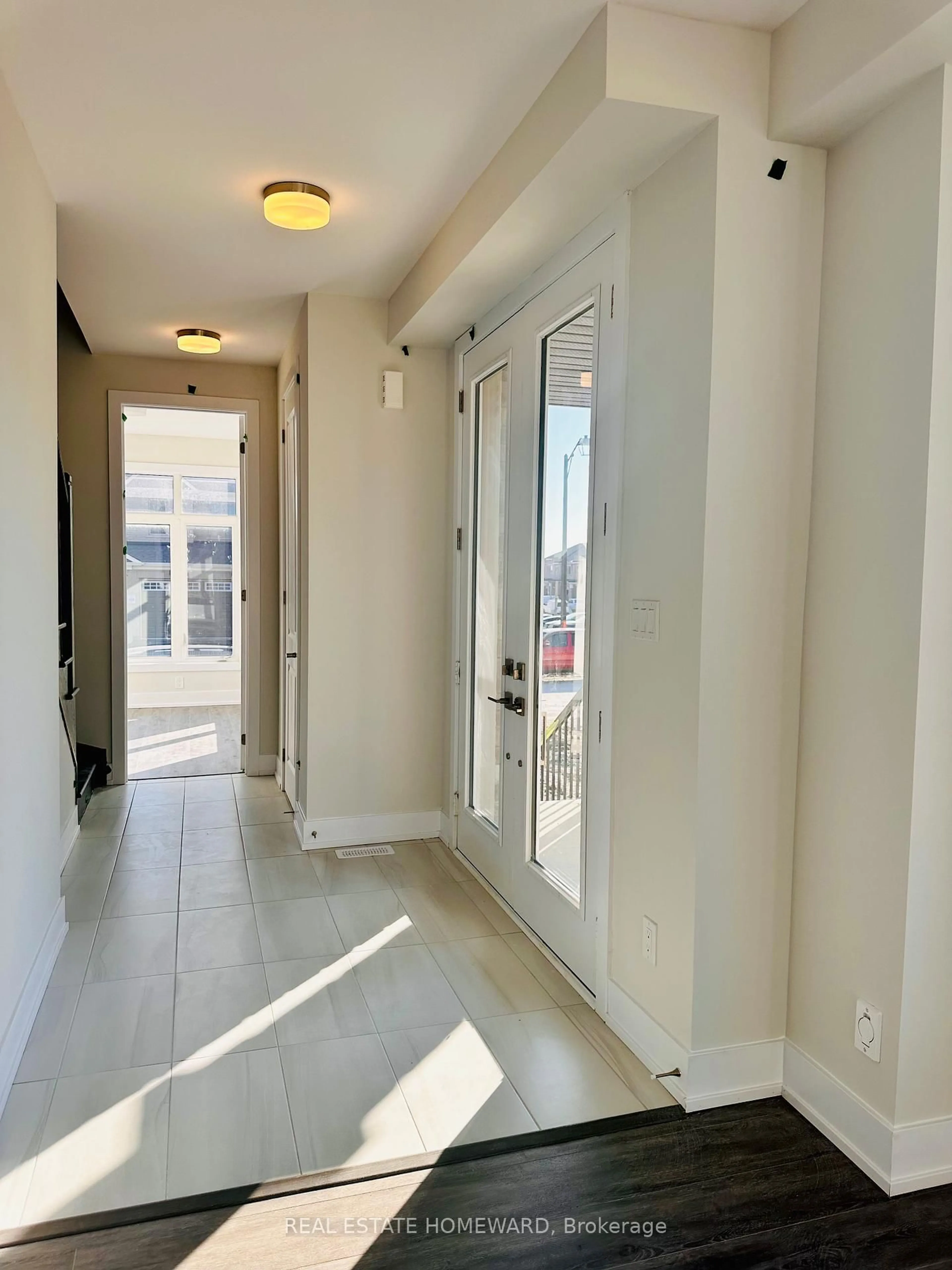 Indoor foyer for 960 Lockie Dr, Oshawa Ontario L1L 0S2