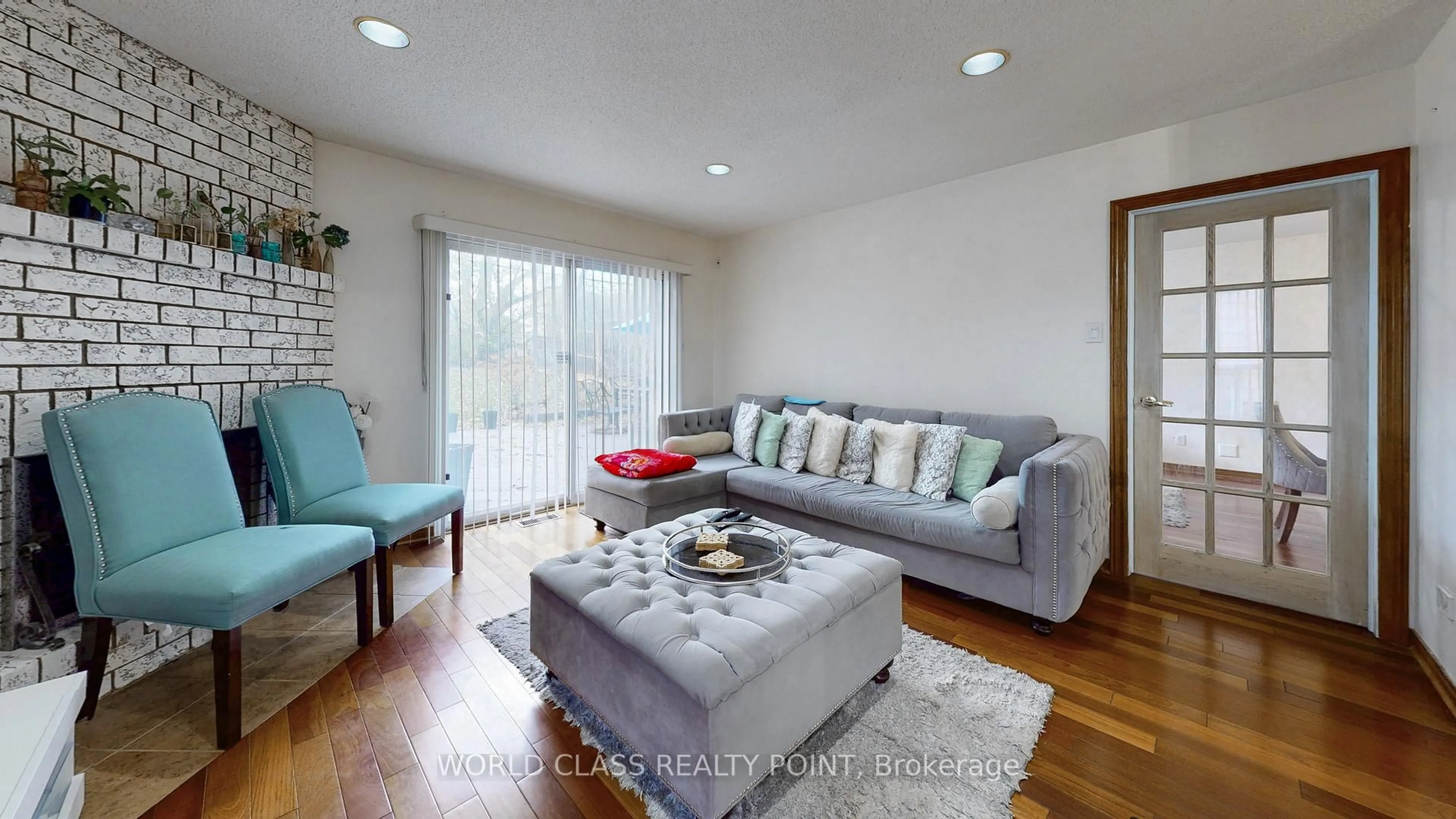 Living room with furniture, wood/laminate floor for 118 Eastville Ave, Toronto Ontario M1M 2P1