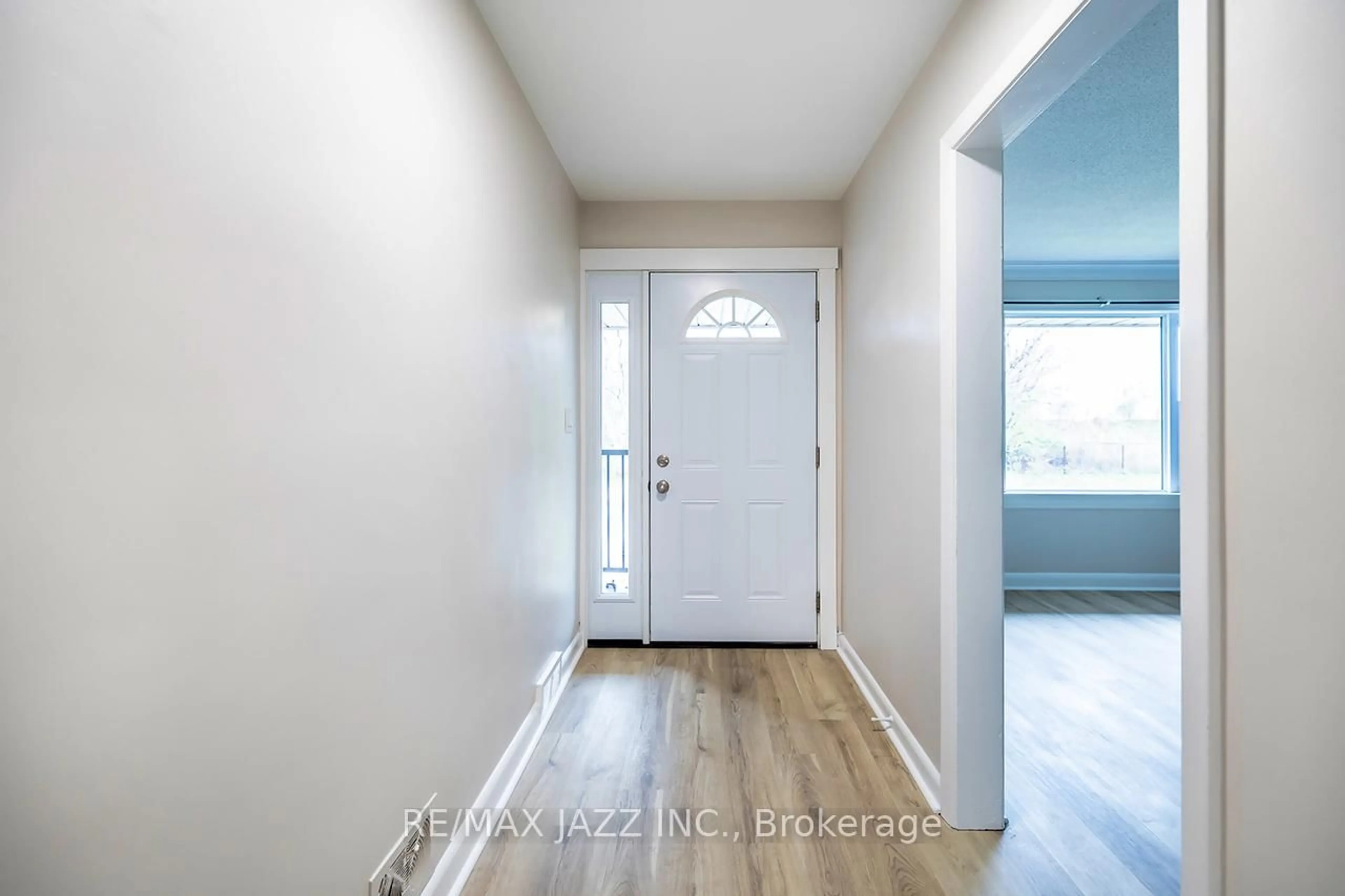 Indoor entryway for 314 Jackson Ave, Oshawa Ontario L1H 3C5
