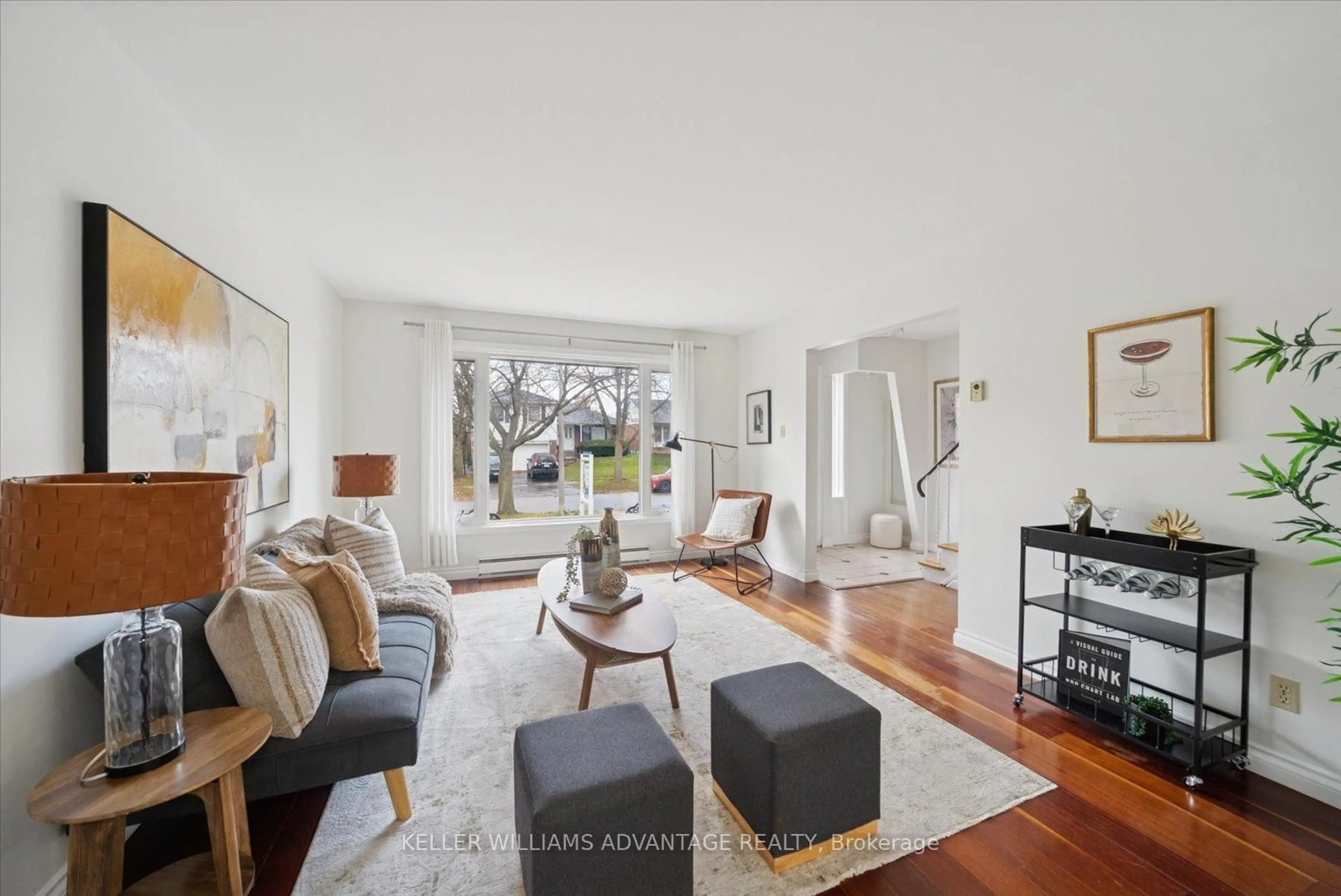 Living room with furniture, unknown for 11 Castle Hill Dr, Toronto Ontario M1T 2Y2