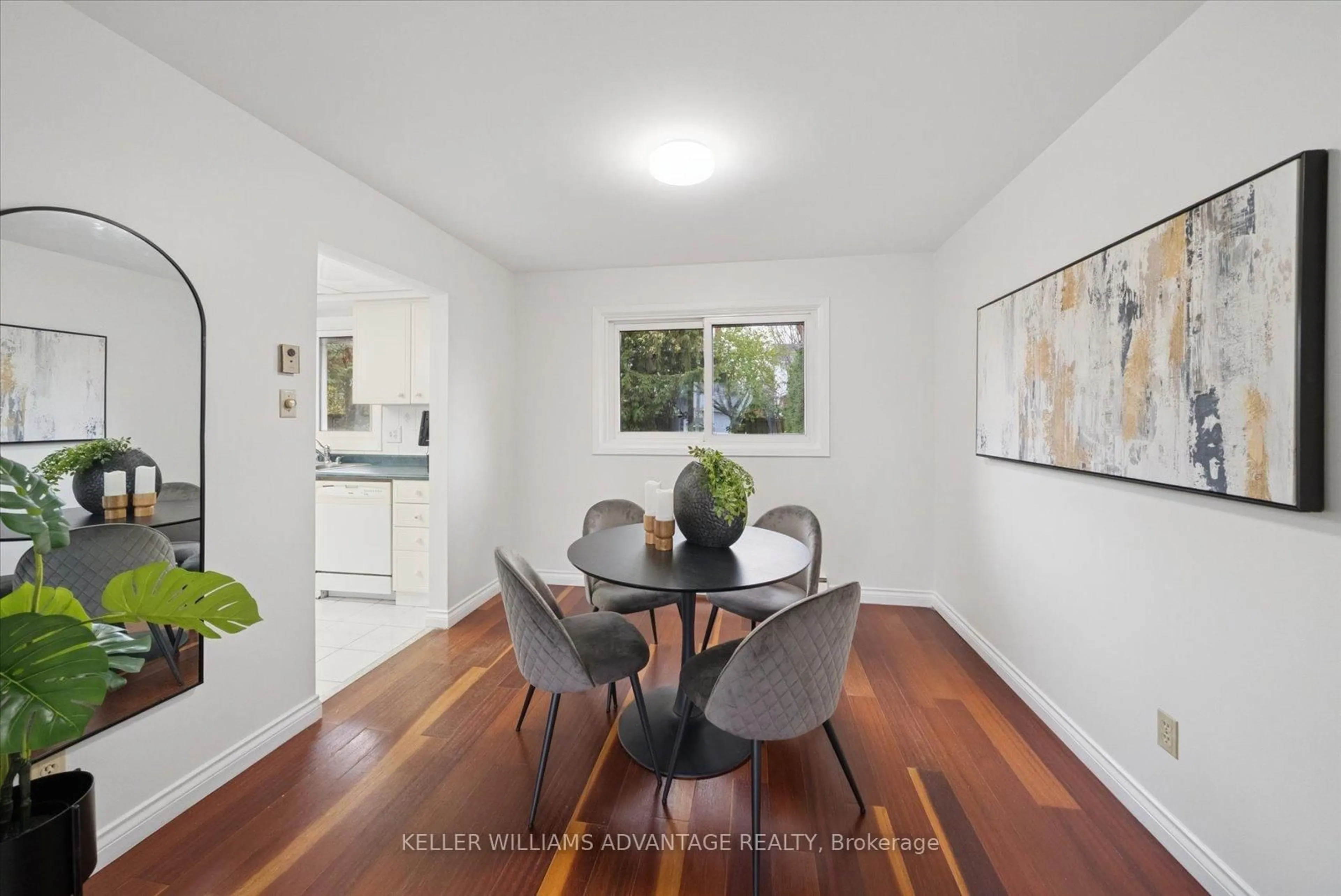 Dining room, wood/laminate floor for 11 Castle Hill Dr, Toronto Ontario M1T 2Y2