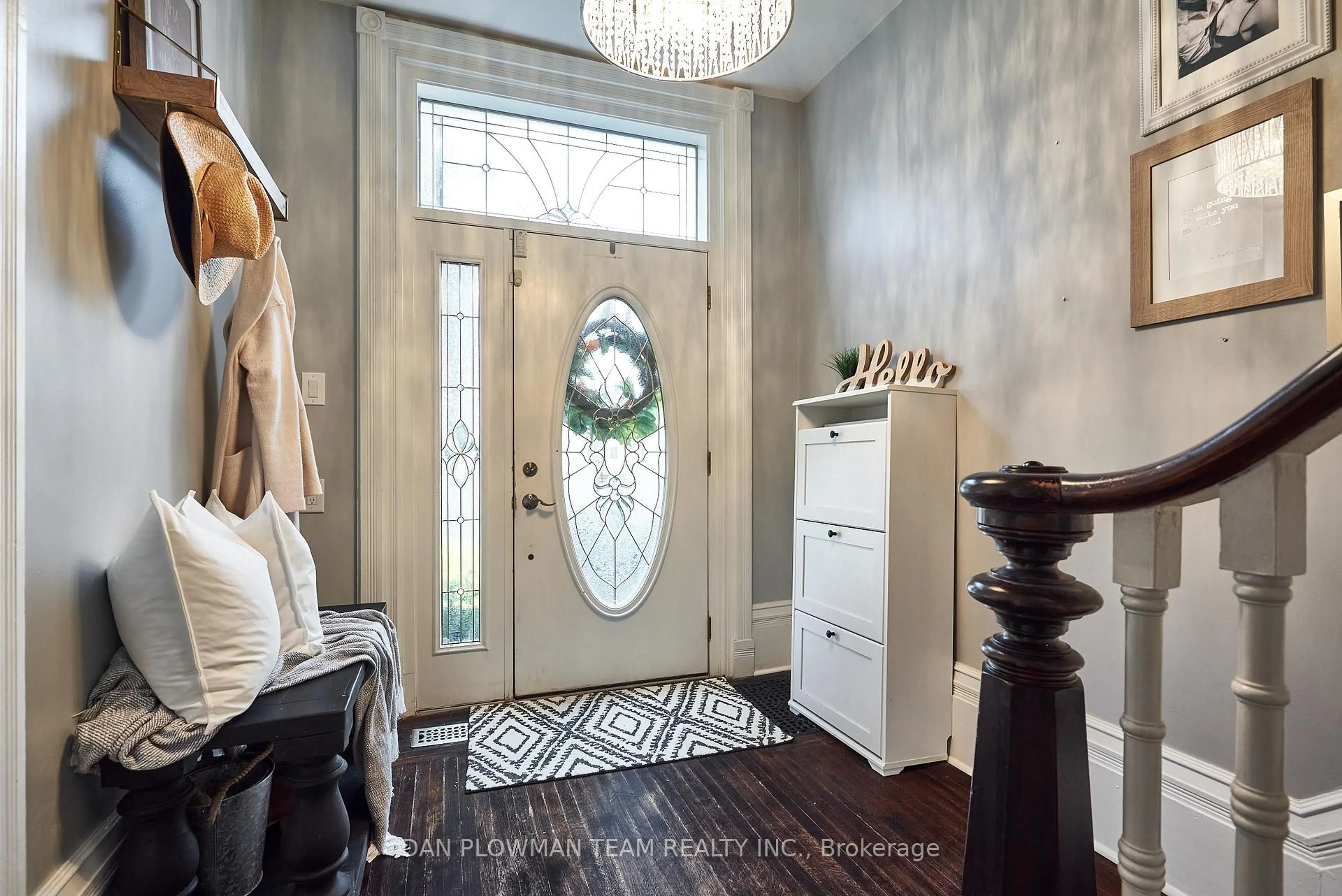 Indoor entryway for 89 Church St, Clarington Ontario L1C 1S9