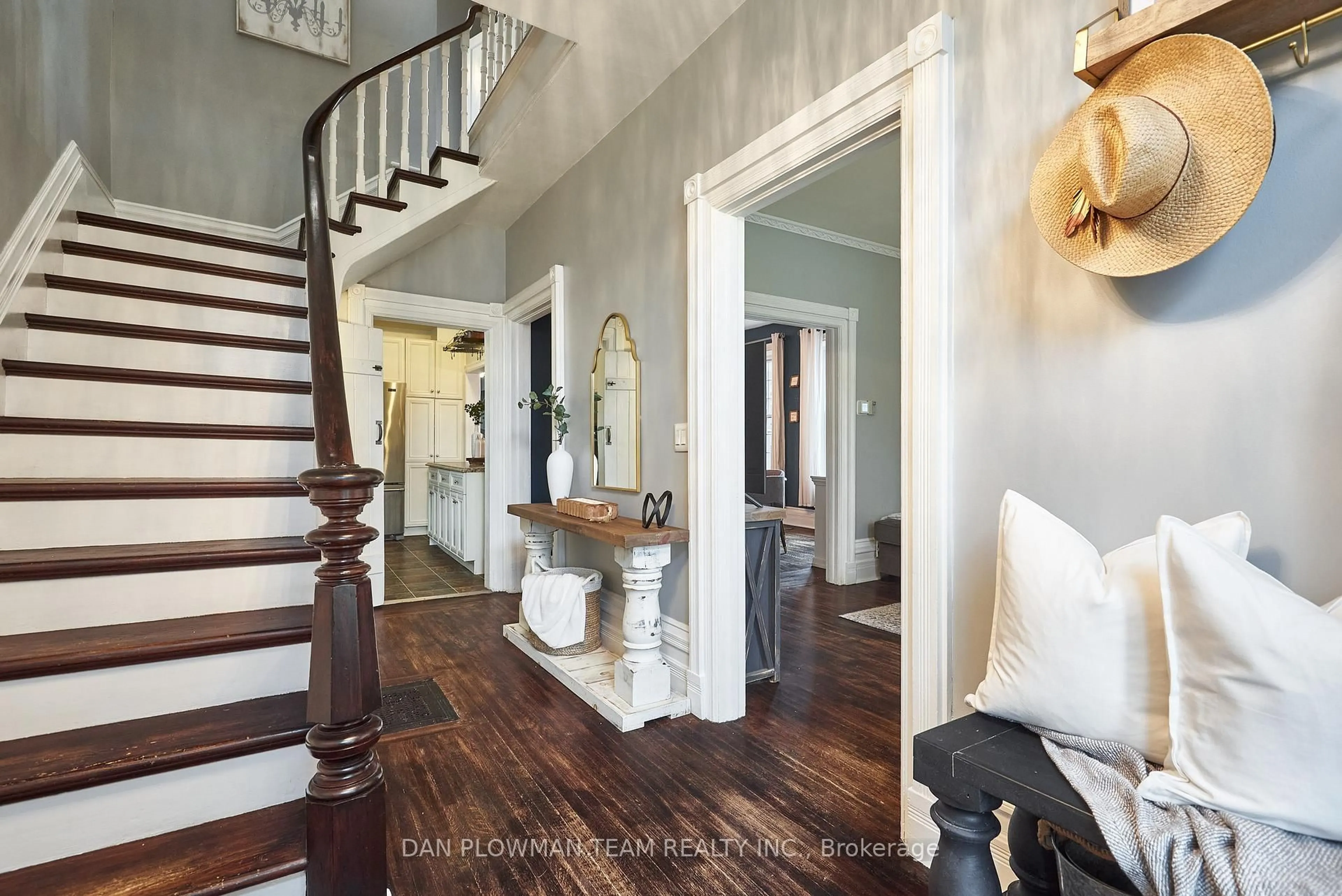 Indoor entryway for 89 Church St, Clarington Ontario L1C 1S9