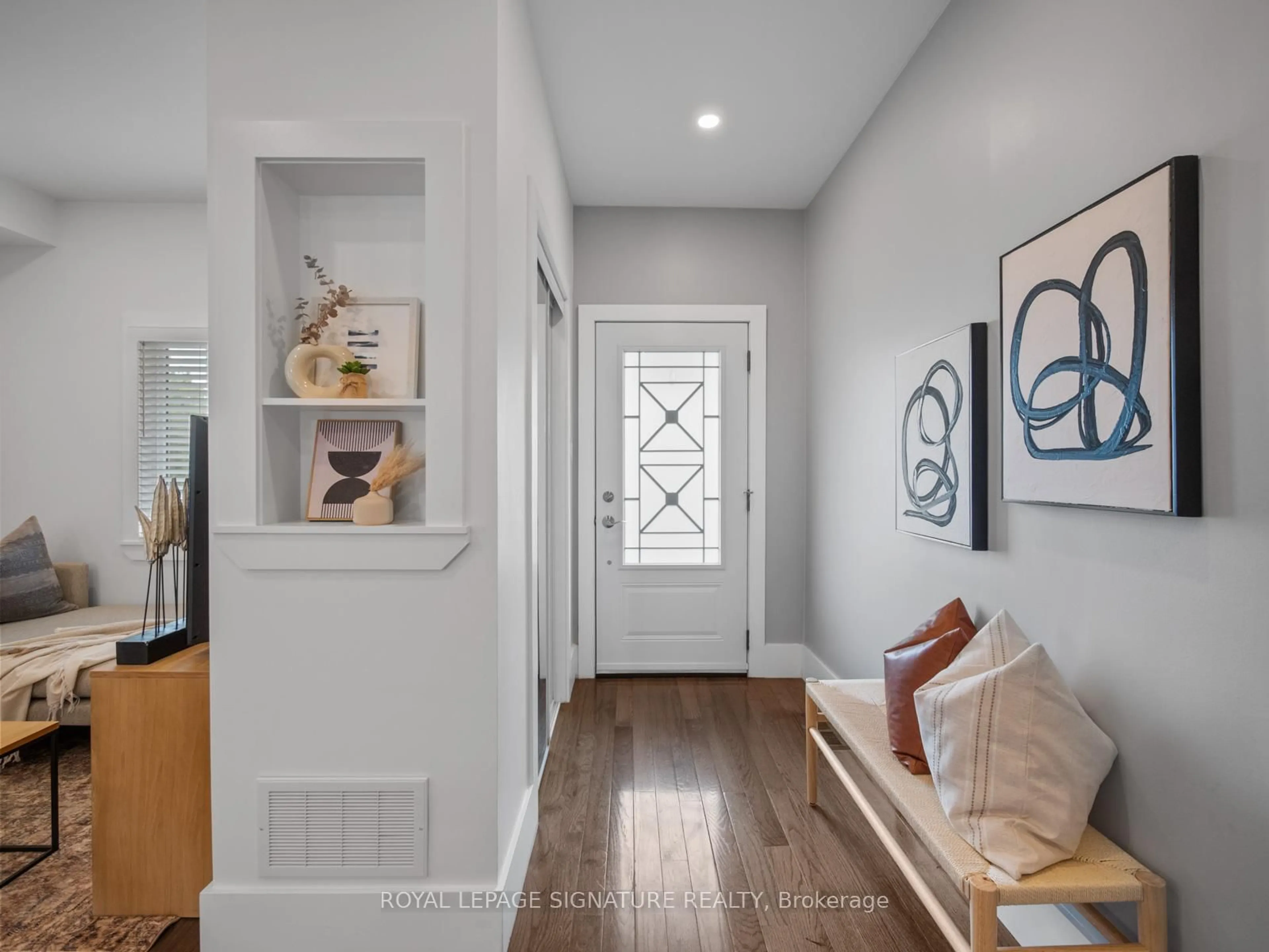 Indoor entryway for 151 Eastwood Ave, Toronto Ontario M1N 3H5
