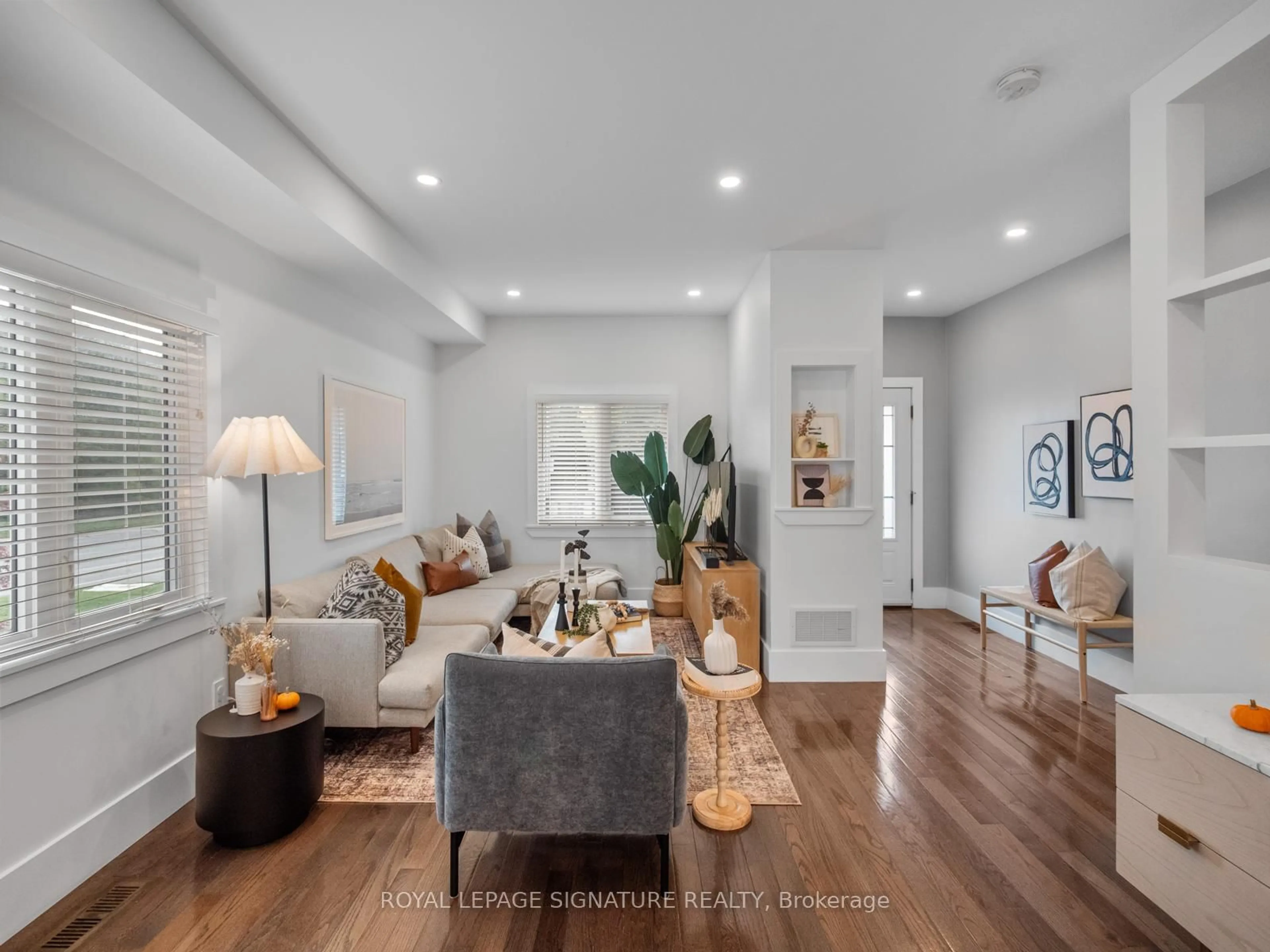 Living room with furniture, unknown for 151 Eastwood Ave, Toronto Ontario M1N 3H5