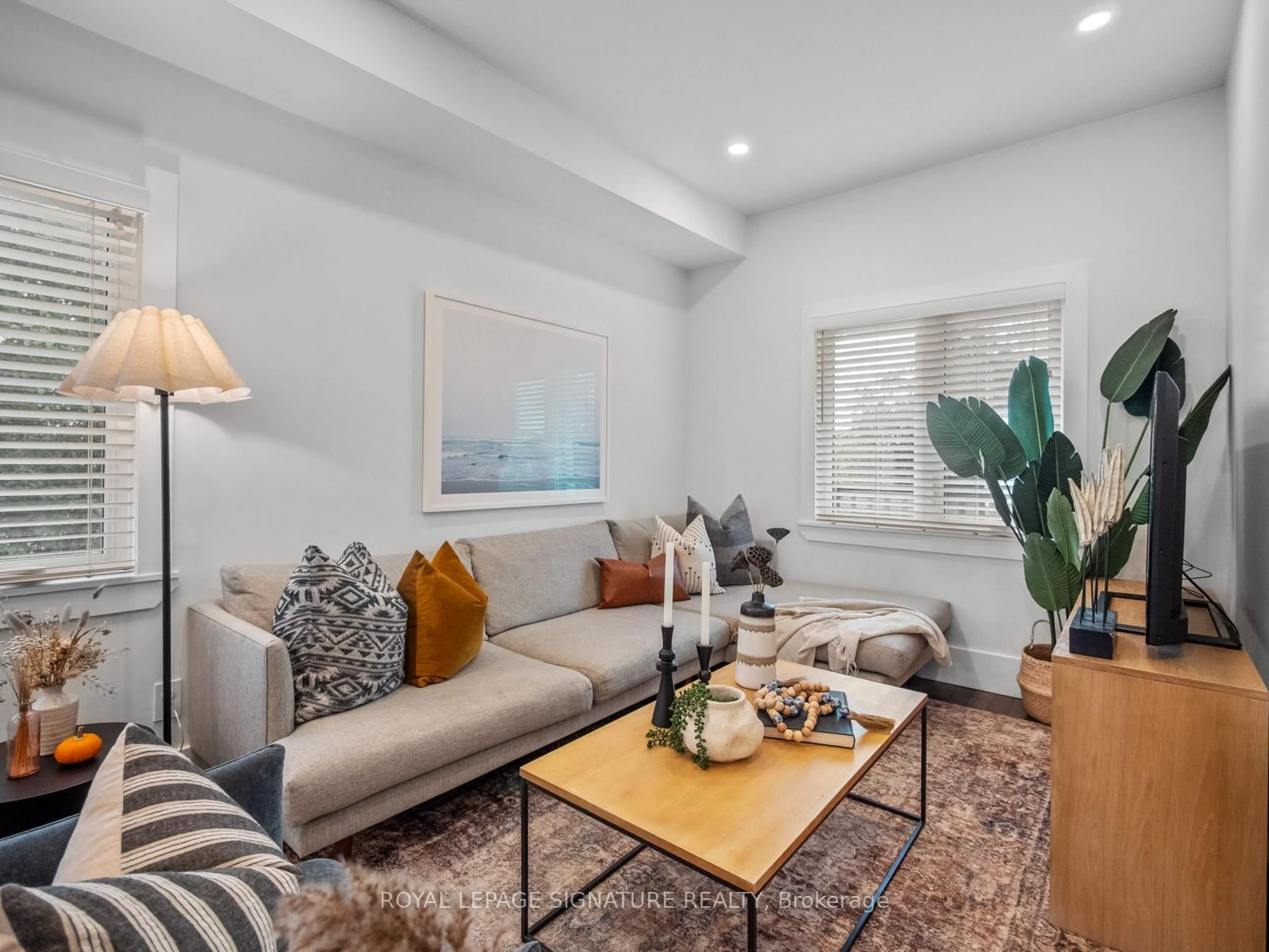 Living room with furniture, unknown for 151 Eastwood Ave, Toronto Ontario M1N 3H5