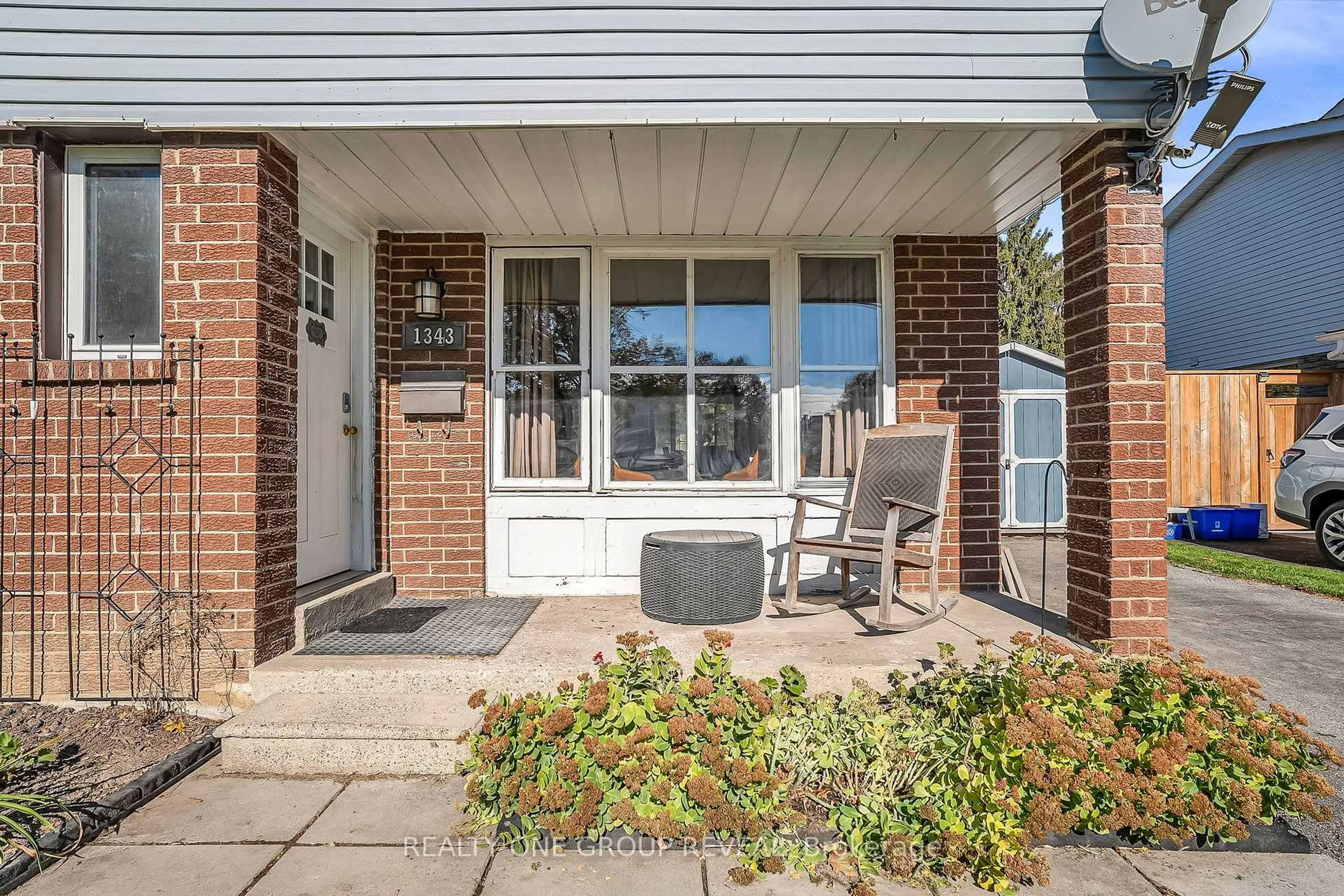 Patio, street for 1343 Fenelon Cres, Oshawa Ontario L1J 6G2