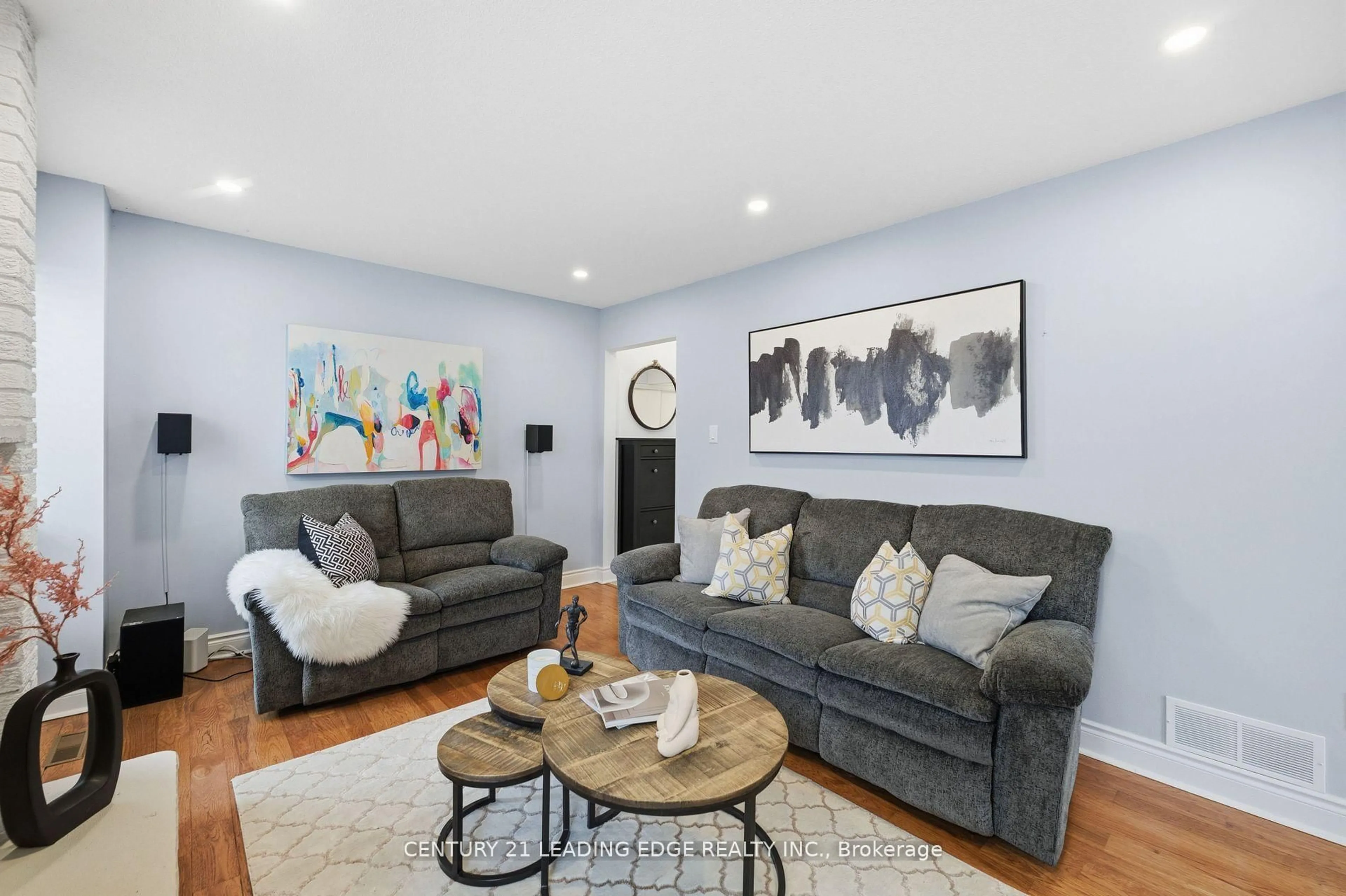 Living room with furniture, unknown for 110 Holliday Dr, Whitby Ontario L1P 1G5