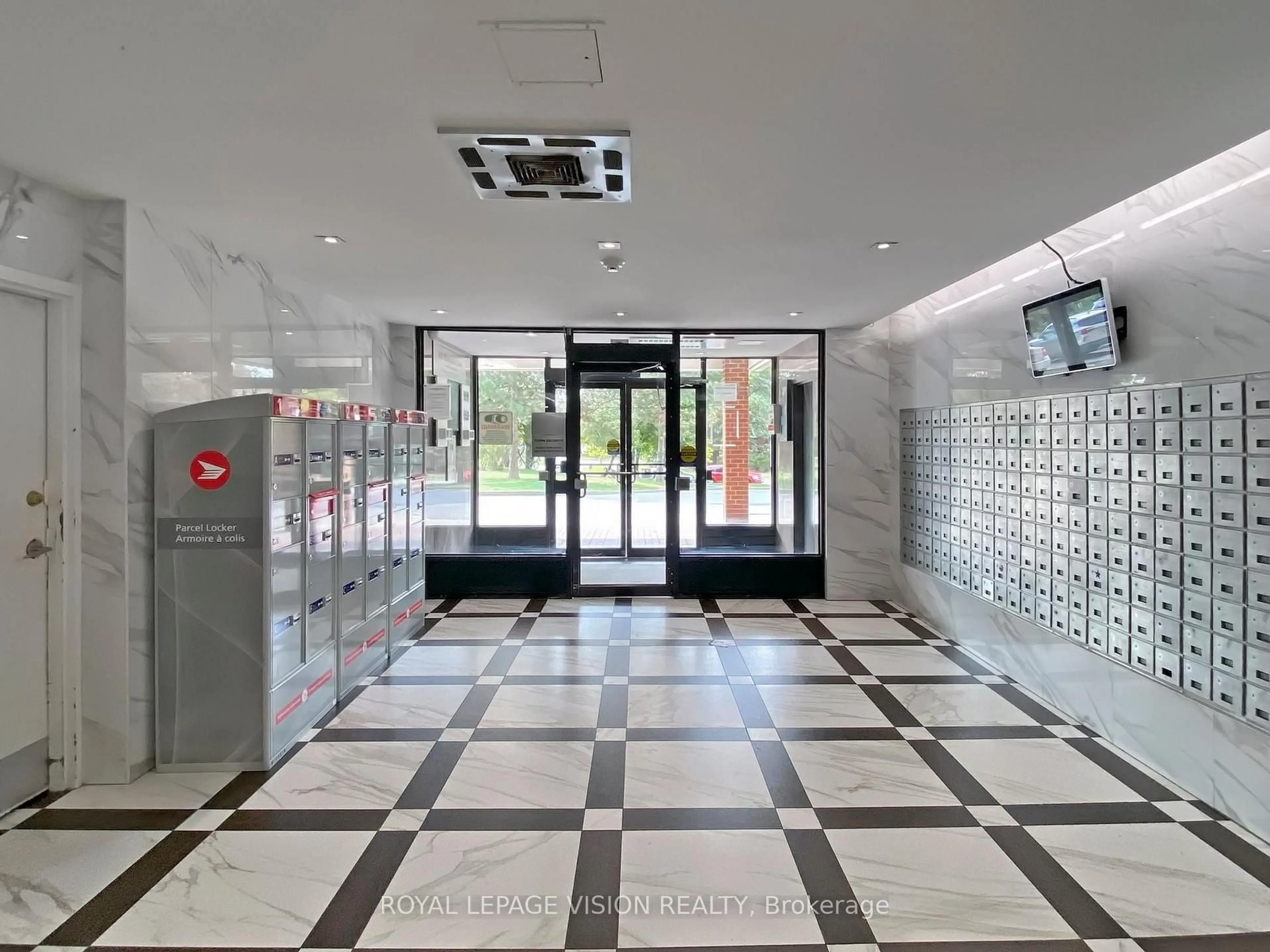 Indoor foyer for 100 Wingarden Crt #1714, Toronto Ontario M1B 2P4