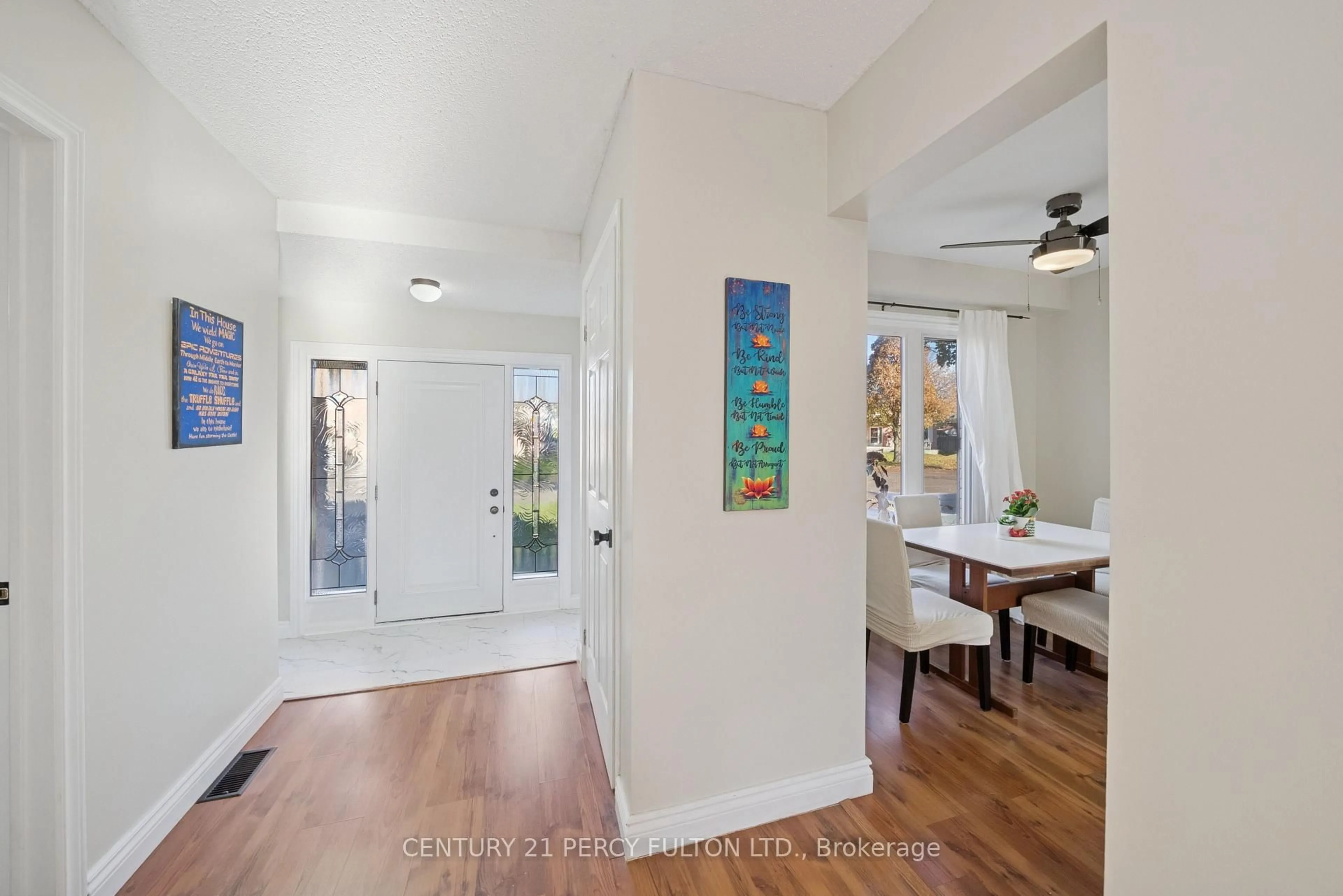 Indoor entryway for 27 Arran Crt, Clarington Ontario L1E 2E5