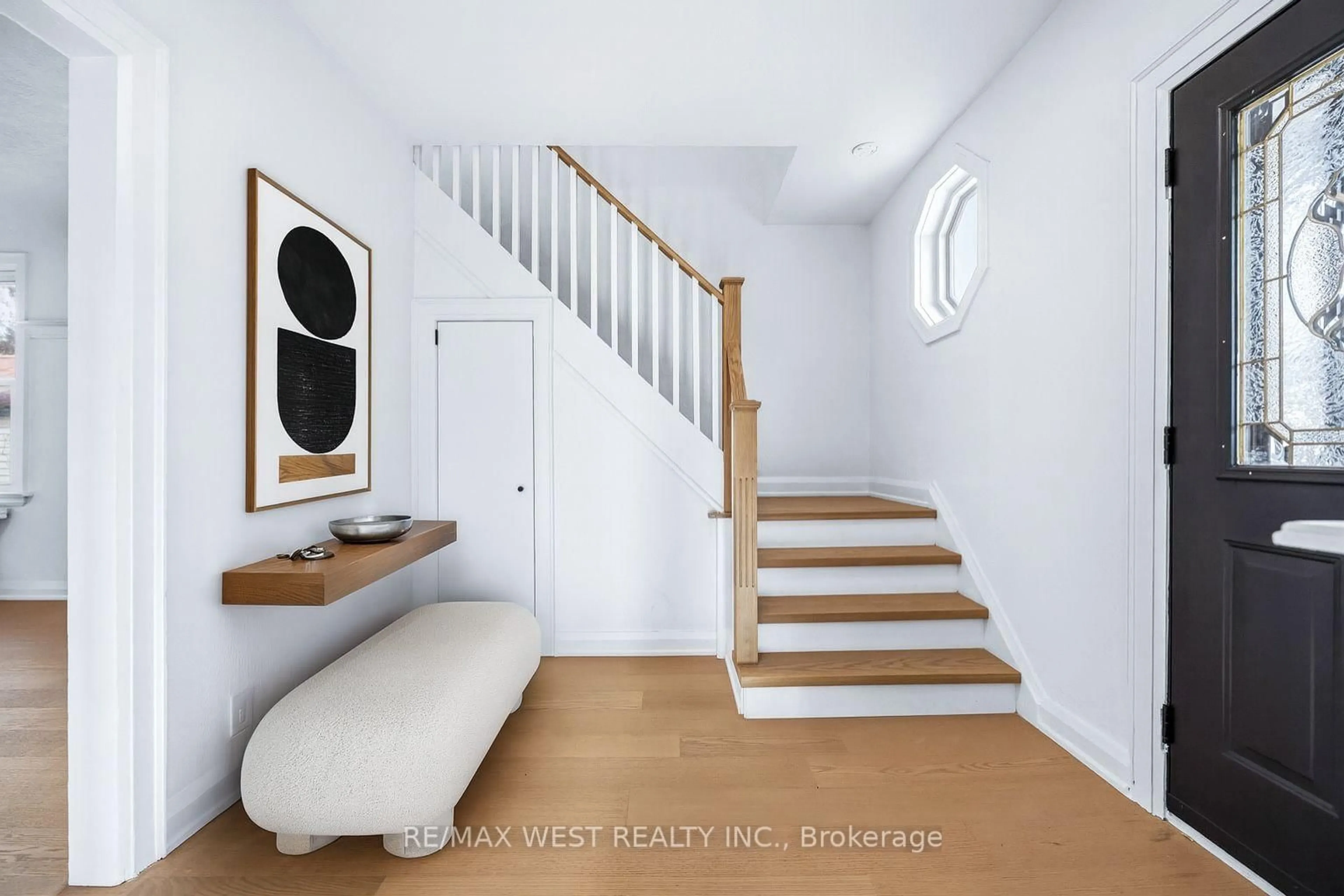 Indoor entryway for 32 Heale Ave, Toronto Ontario M1N 3X7