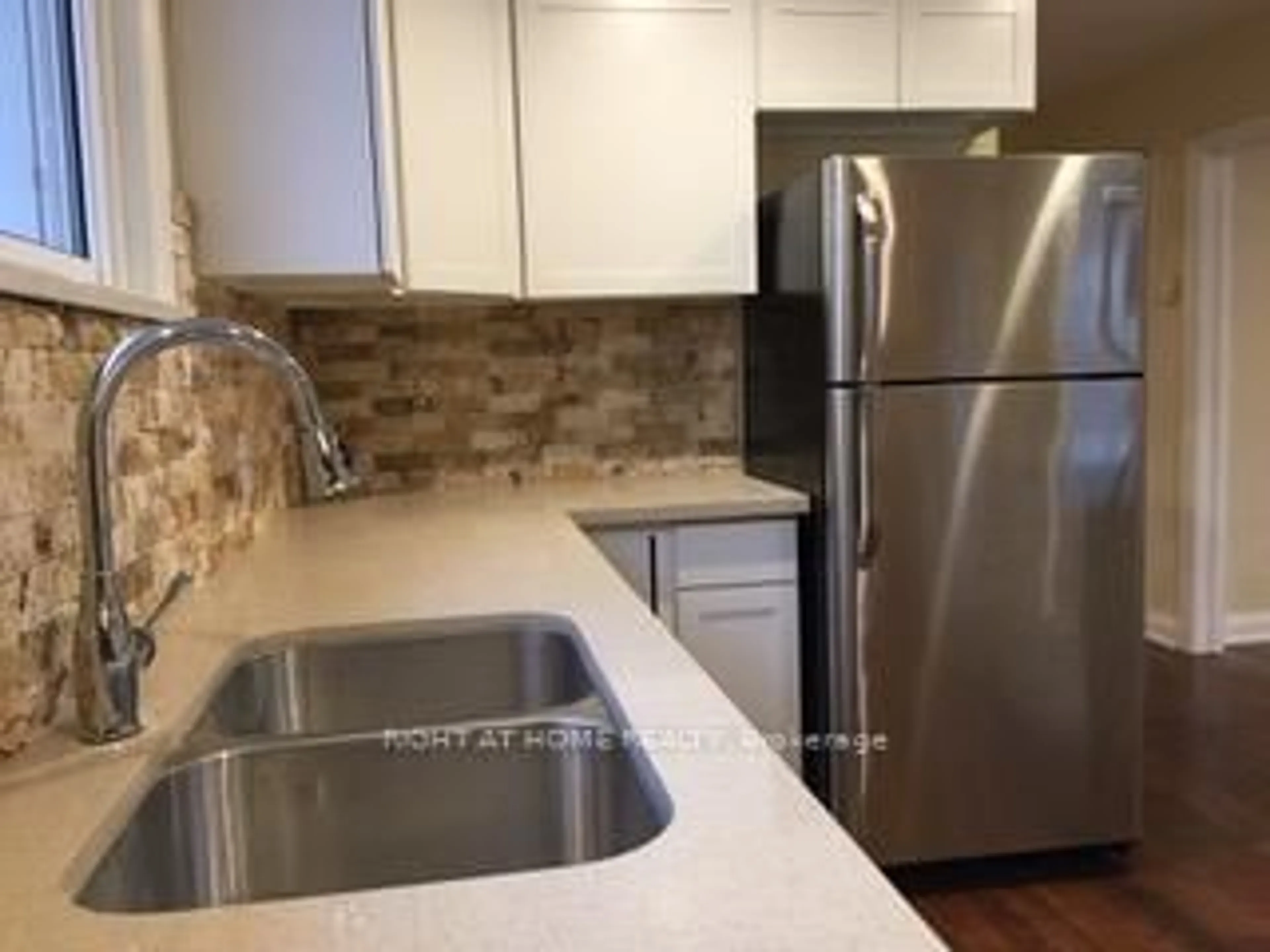 Standard kitchen, unknown for 230 Cadillac Ave, Oshawa Ontario L1H 5Z7
