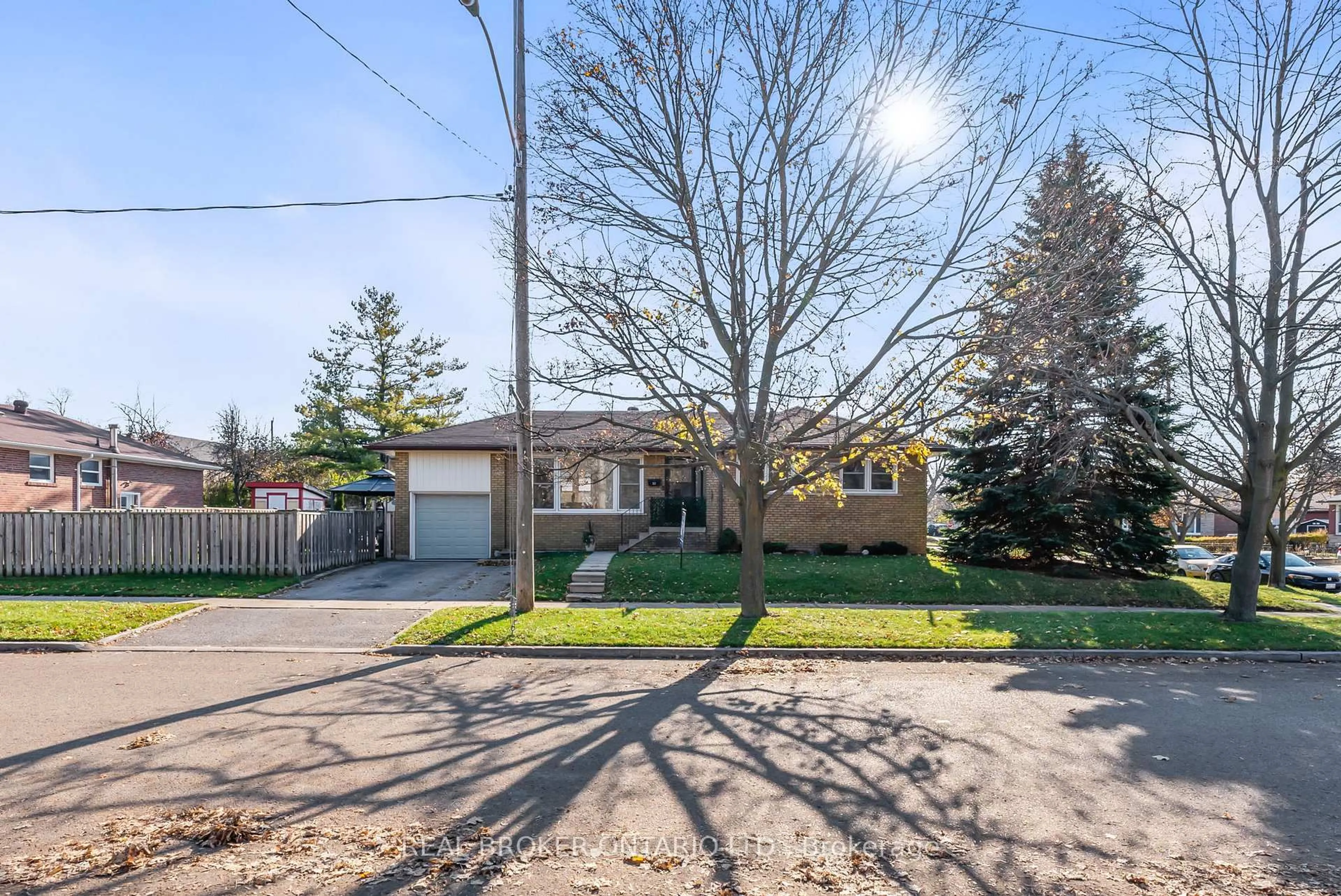 A pic from outside/outdoor area/front of a property/back of a property/a pic from drone, street for 32 Kim Crt, Toronto Ontario M1K 3R6