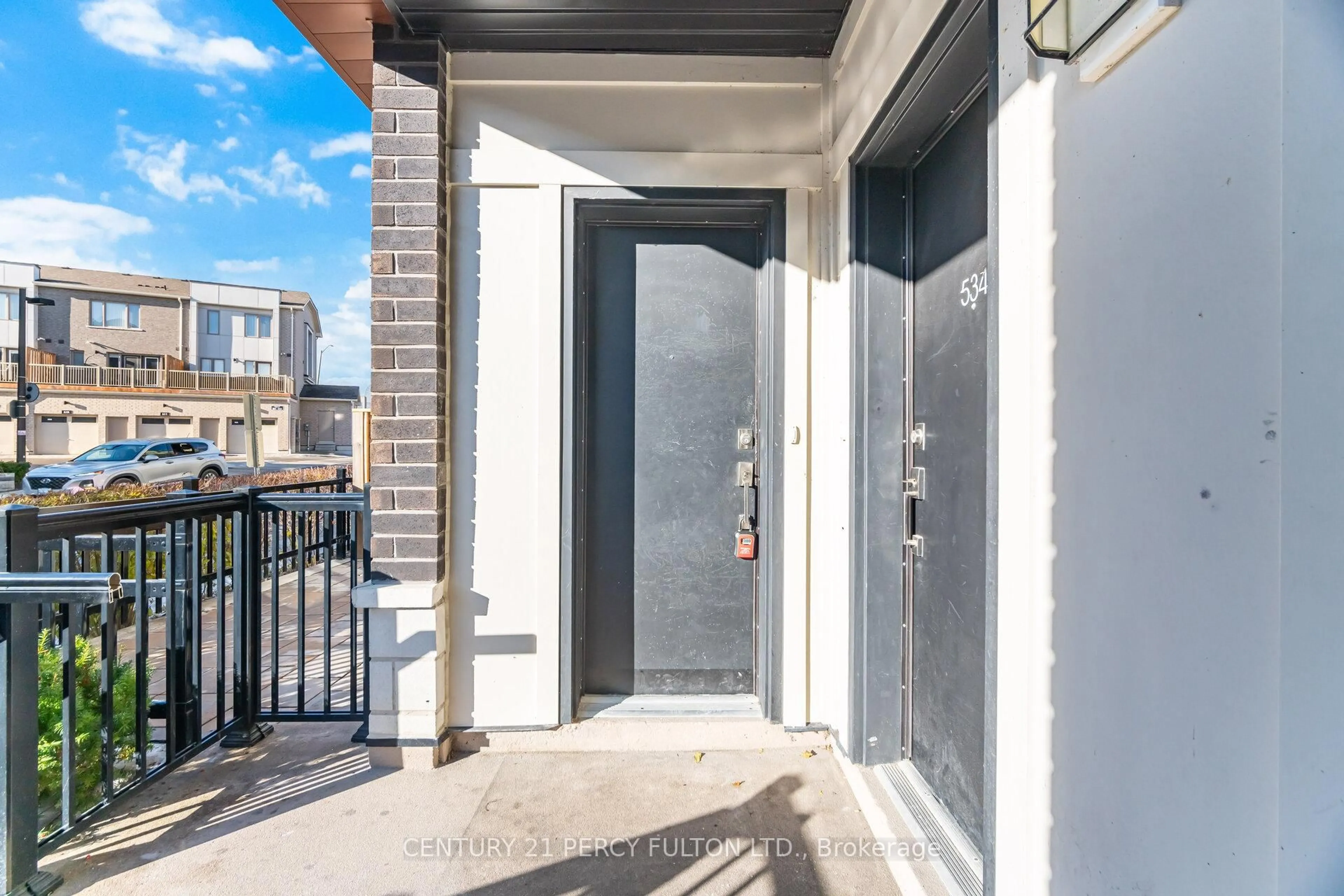 Indoor entryway for 1555 Kingston Rd #516, Pickering Ontario L1V 0E9