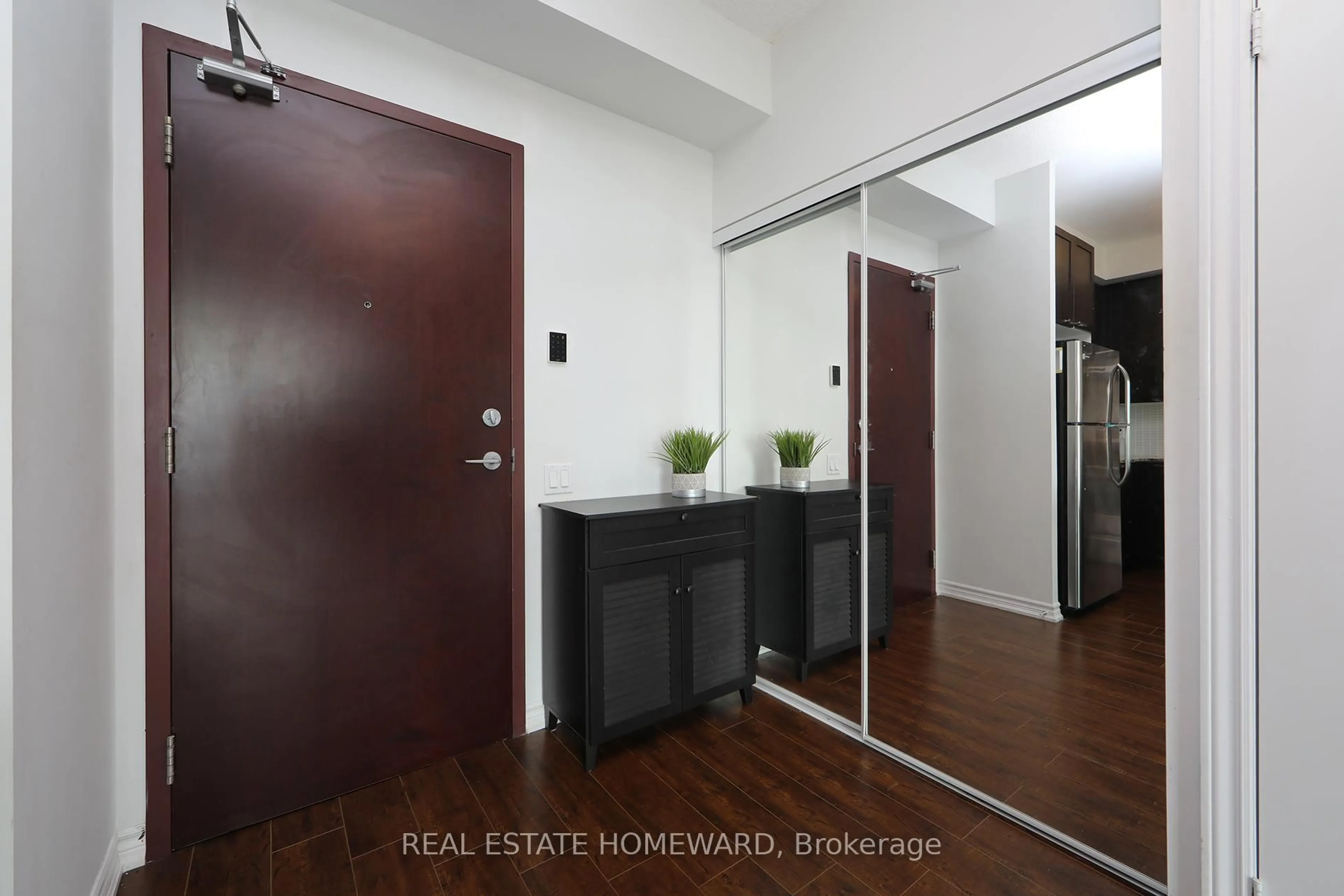 Indoor entryway for 1328 Birchmount Rd #1701, Toronto Ontario M1R 0B6