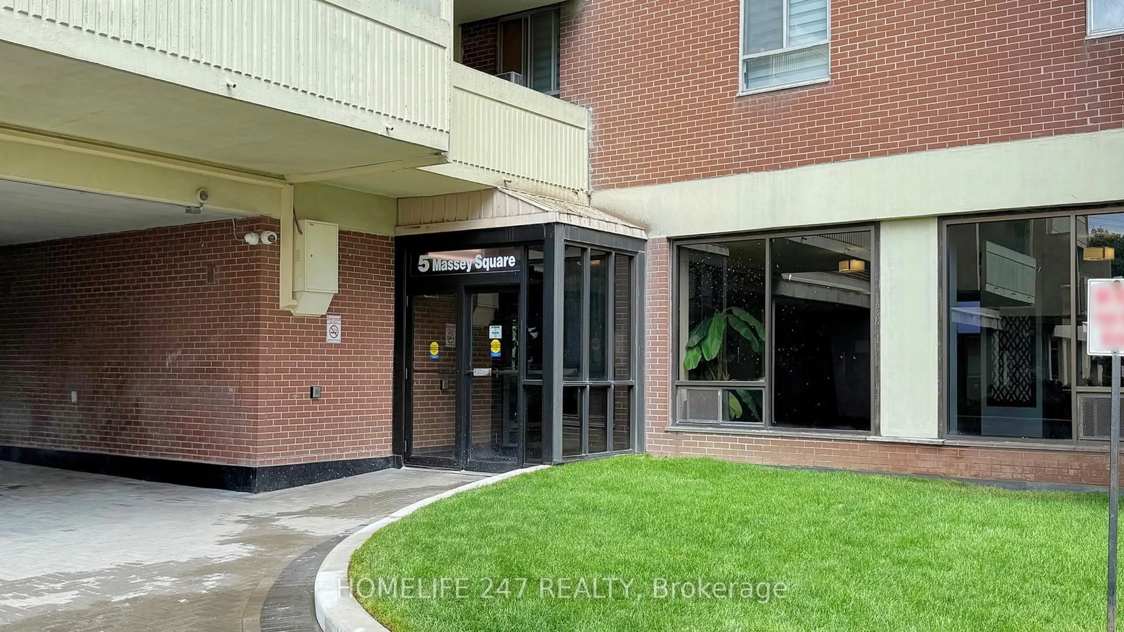 Indoor foyer for 5 Massey Sq #Ph 04, Toronto Ontario M4C 5L6