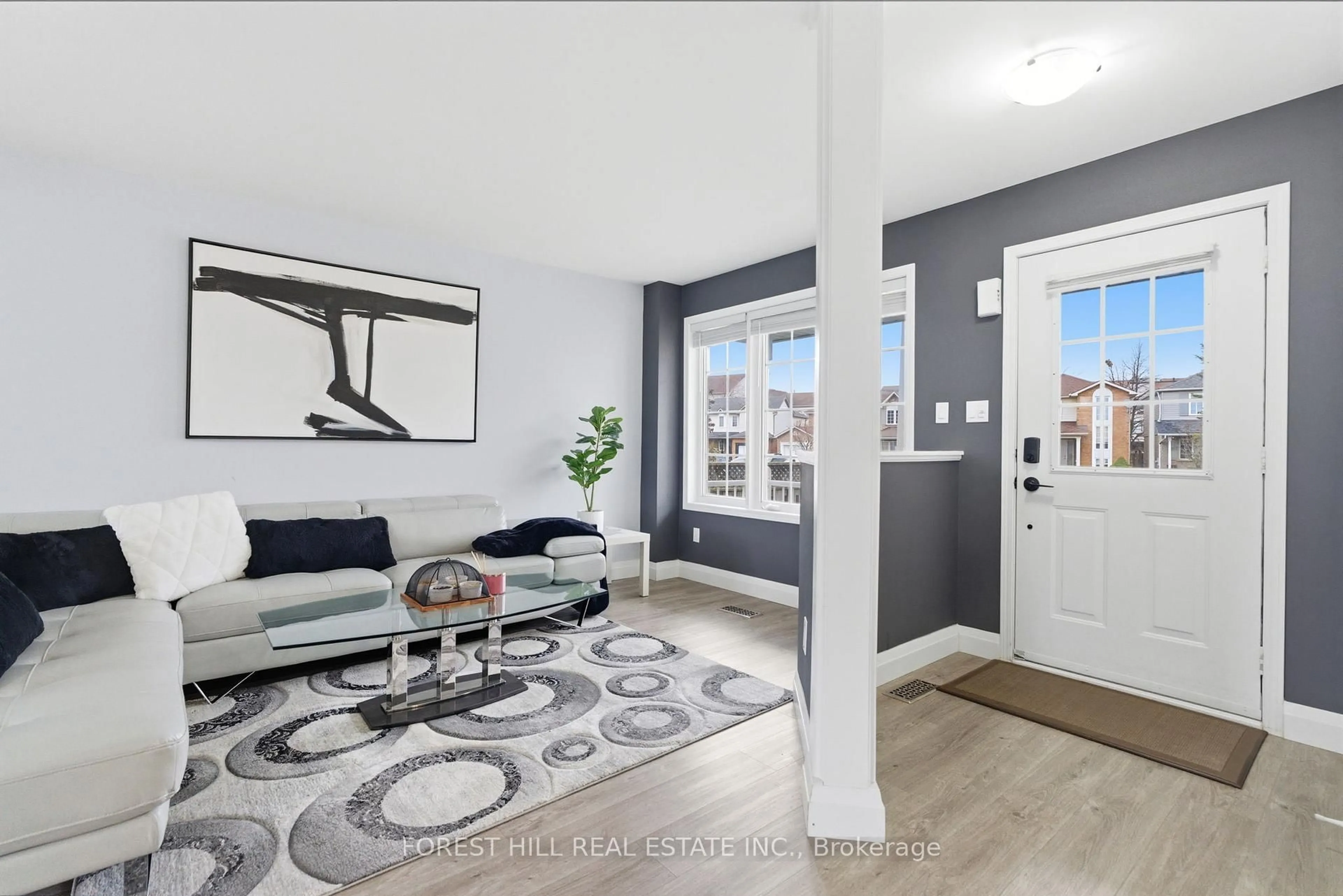 Indoor entryway for 1842 Dalhousie Cres, Oshawa Ontario L1G 8C5