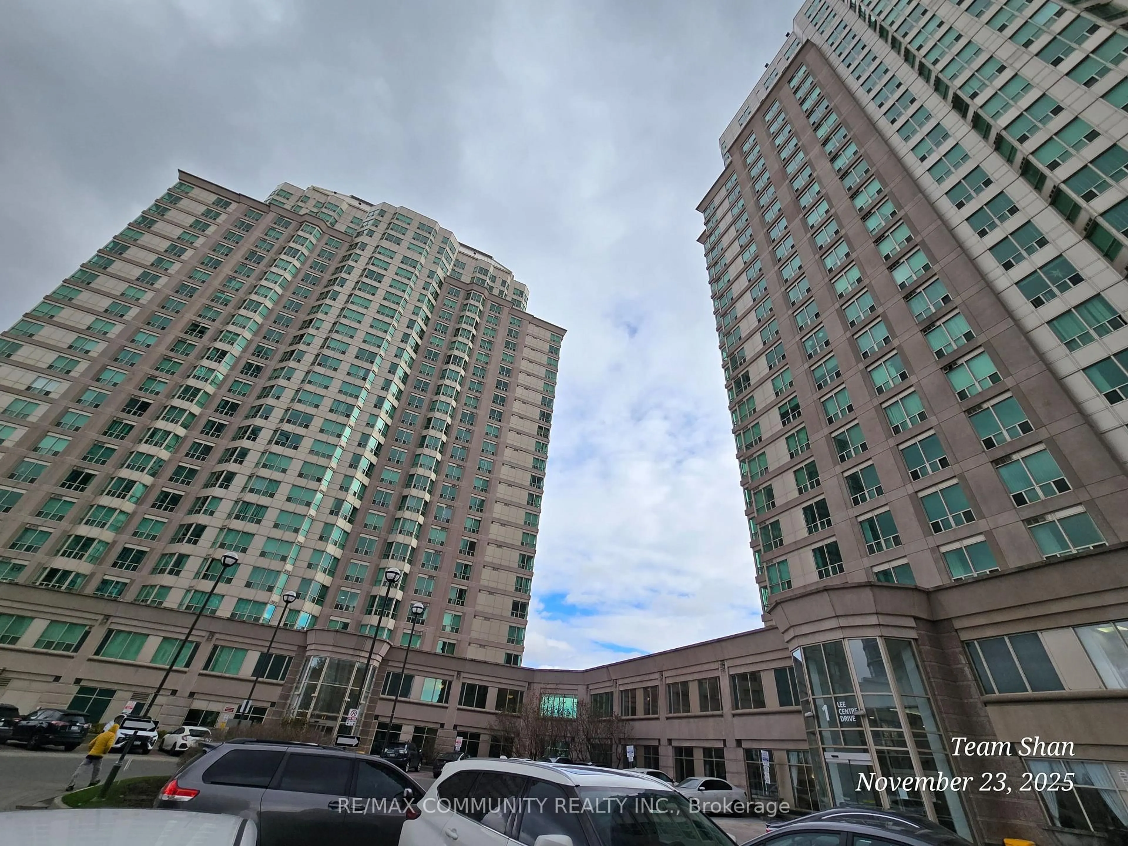 Unknown for 1 Lee Centre Dr #PH302, Toronto Ontario M1H 3J2
