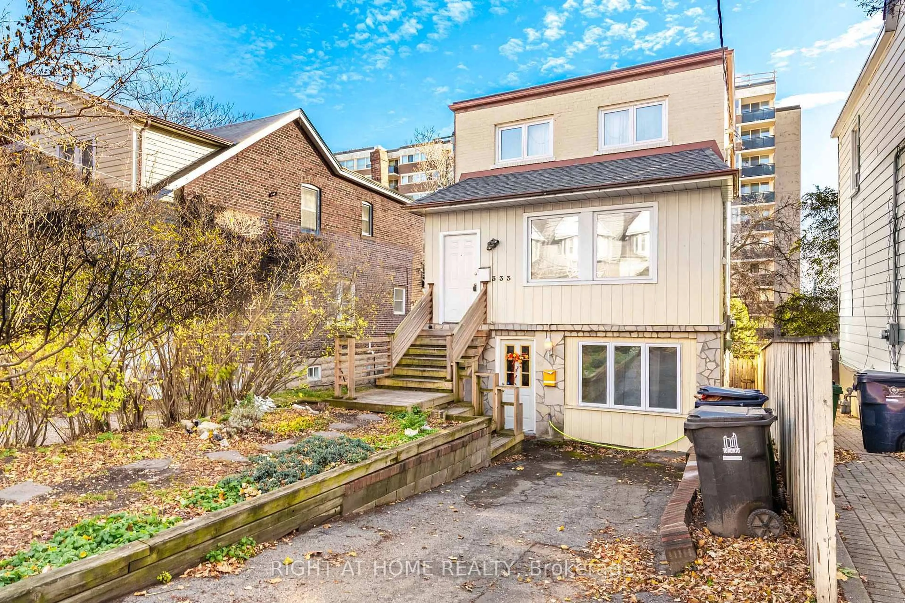 A pic from outside/outdoor area/front of a property/back of a property/a pic from drone, street for 333 Bain Ave, Toronto Ontario M4J 1B9